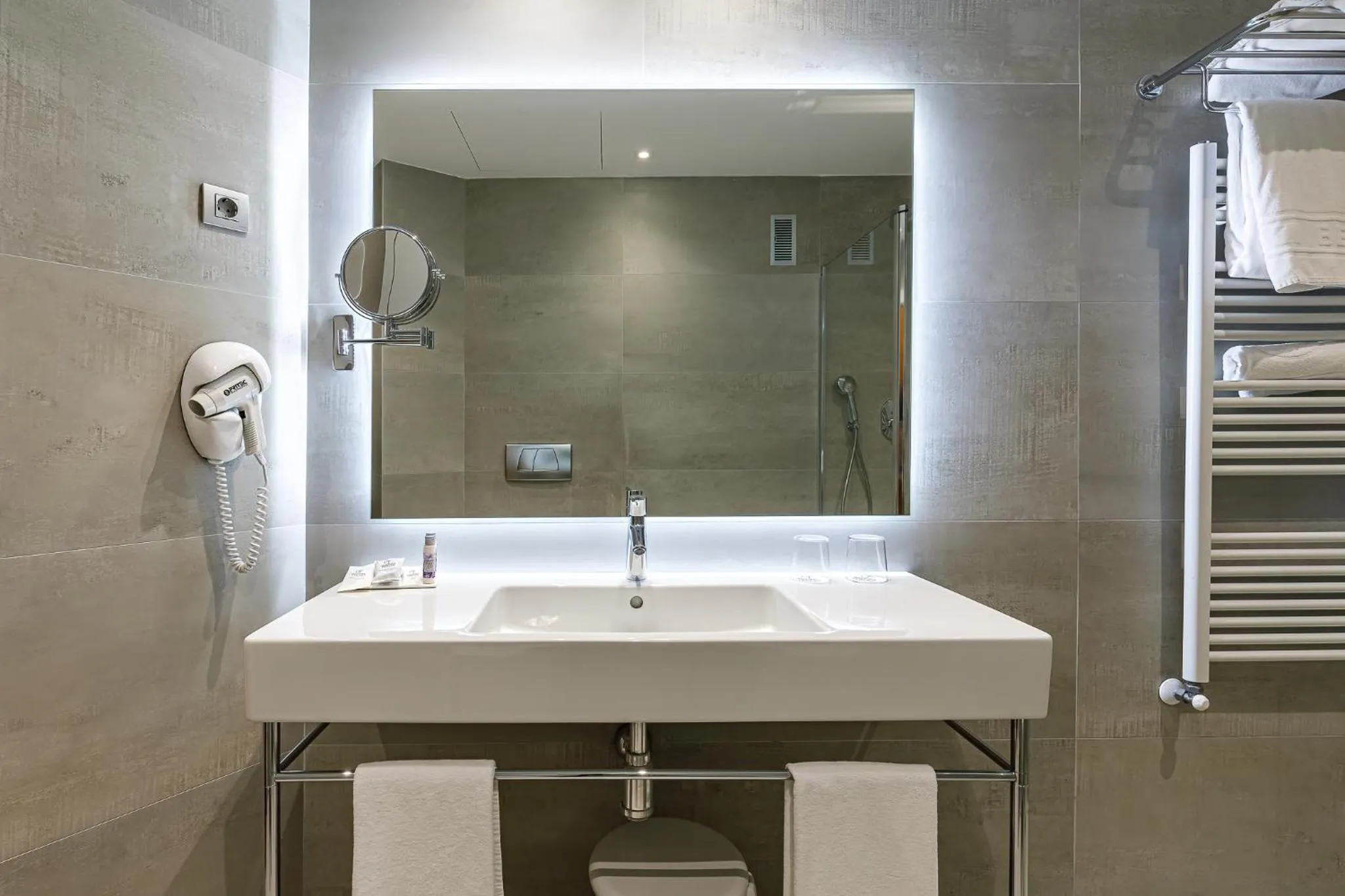 Toilet in Hotel Madeira Centro