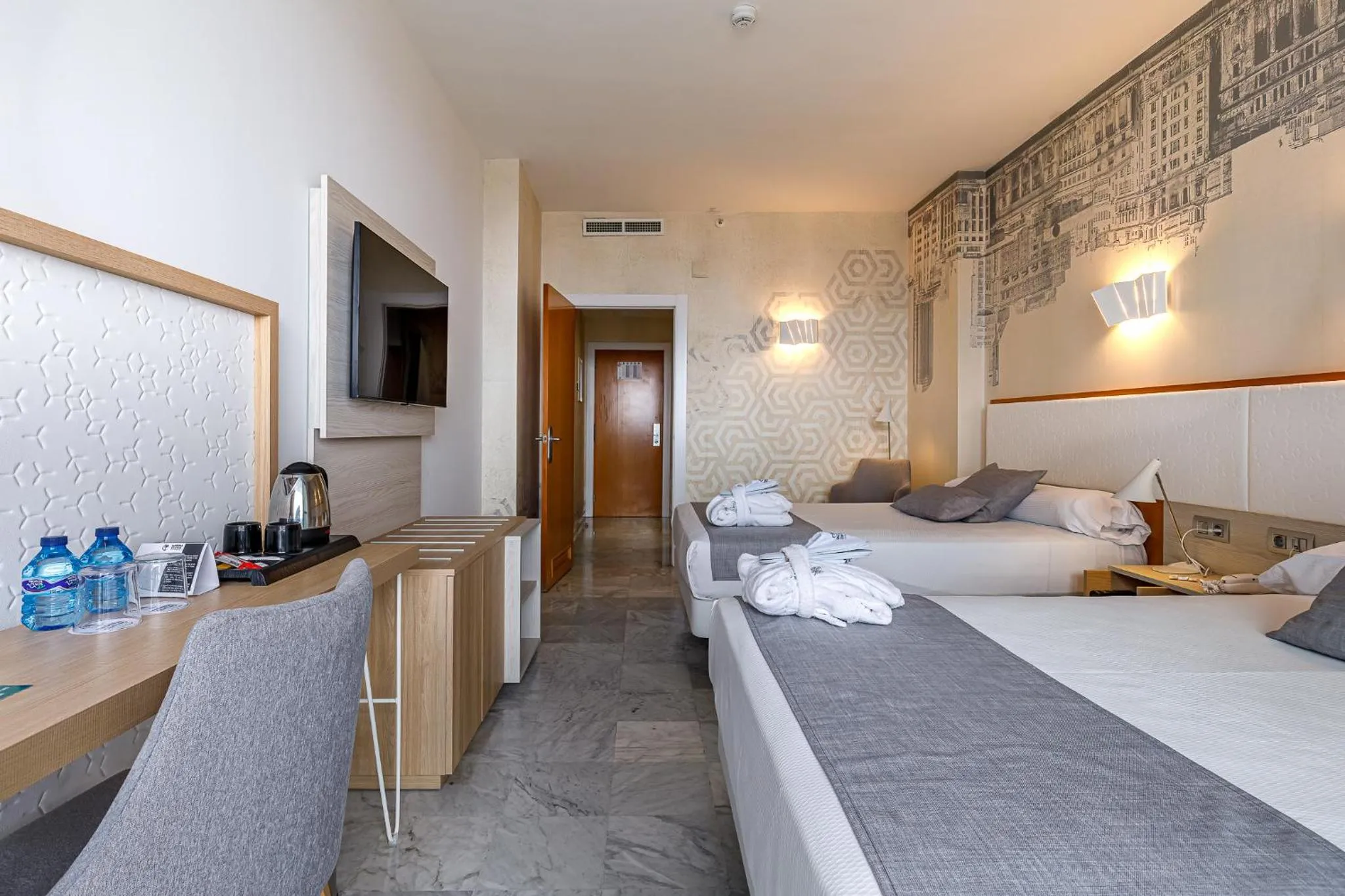 Photo of the whole room, Bed in Hotel Madeira Centro