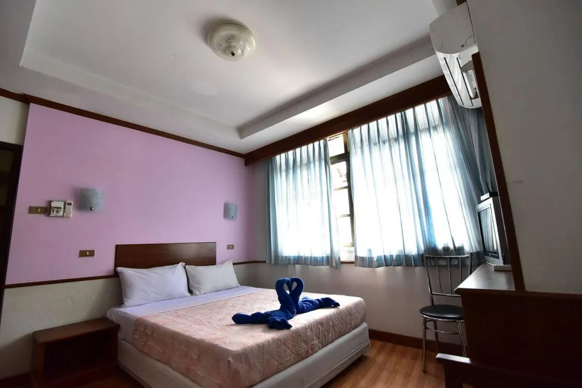 Property building, Bed in Krabi Grand Hotel