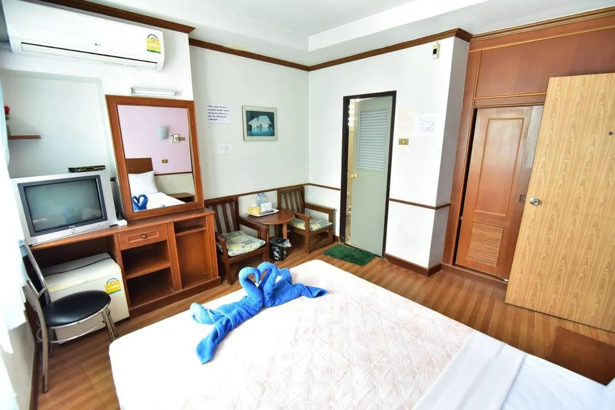Property building, Bed in Krabi Grand Hotel