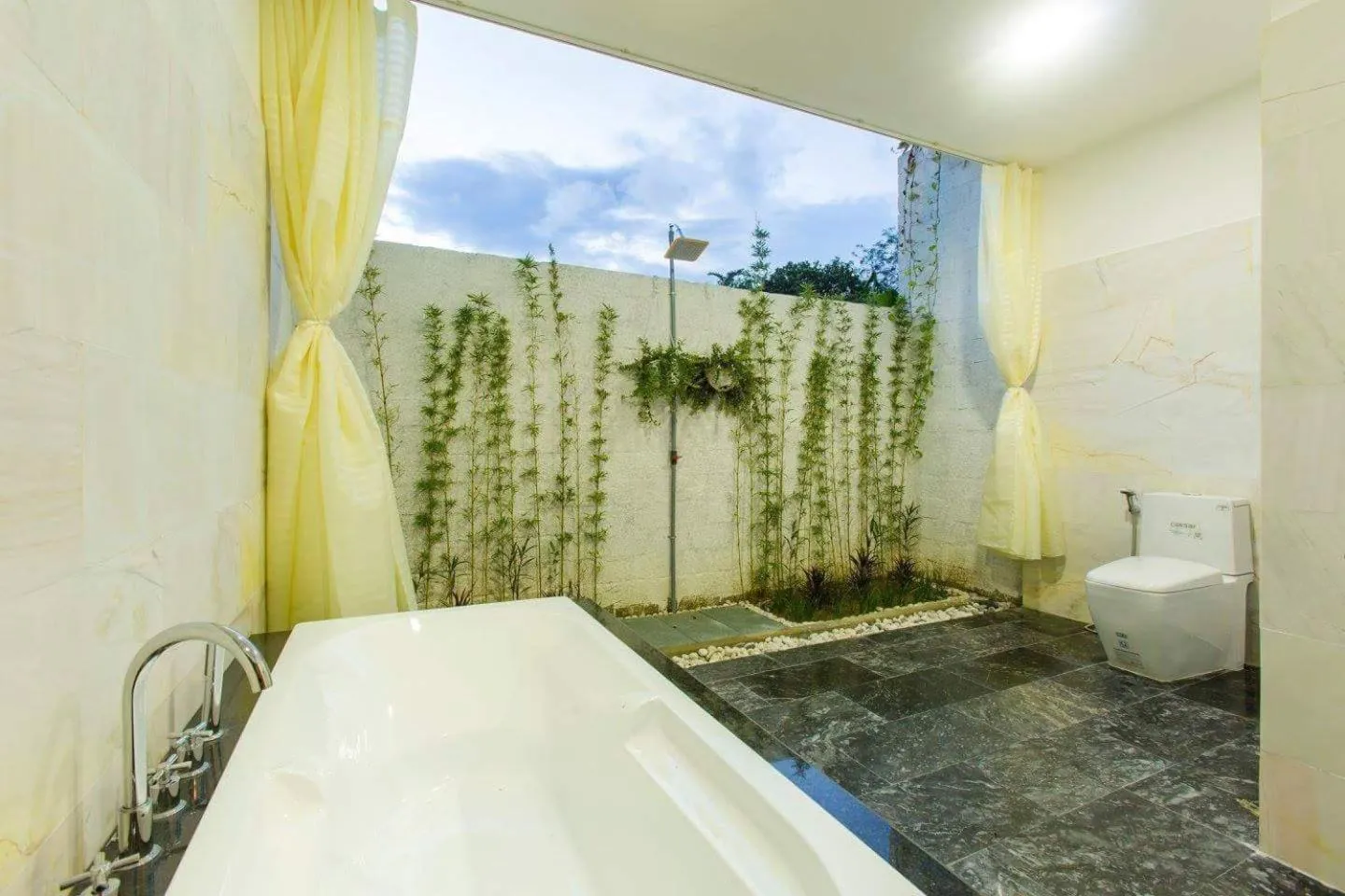 Bathroom in Hoi An Hideaway Villa
