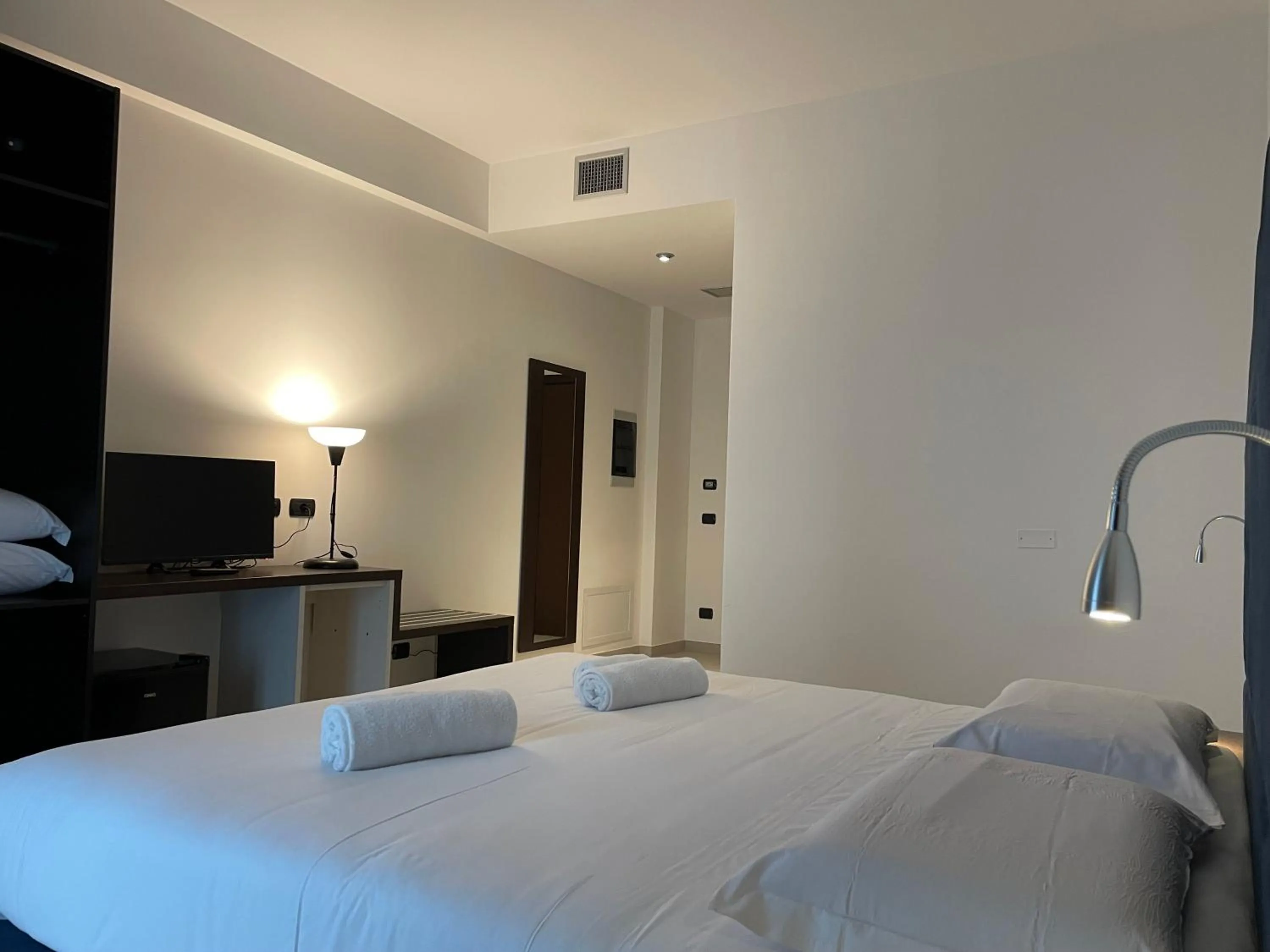 Bedroom, Bed in Maestrale Resort Hotel - Grosseto