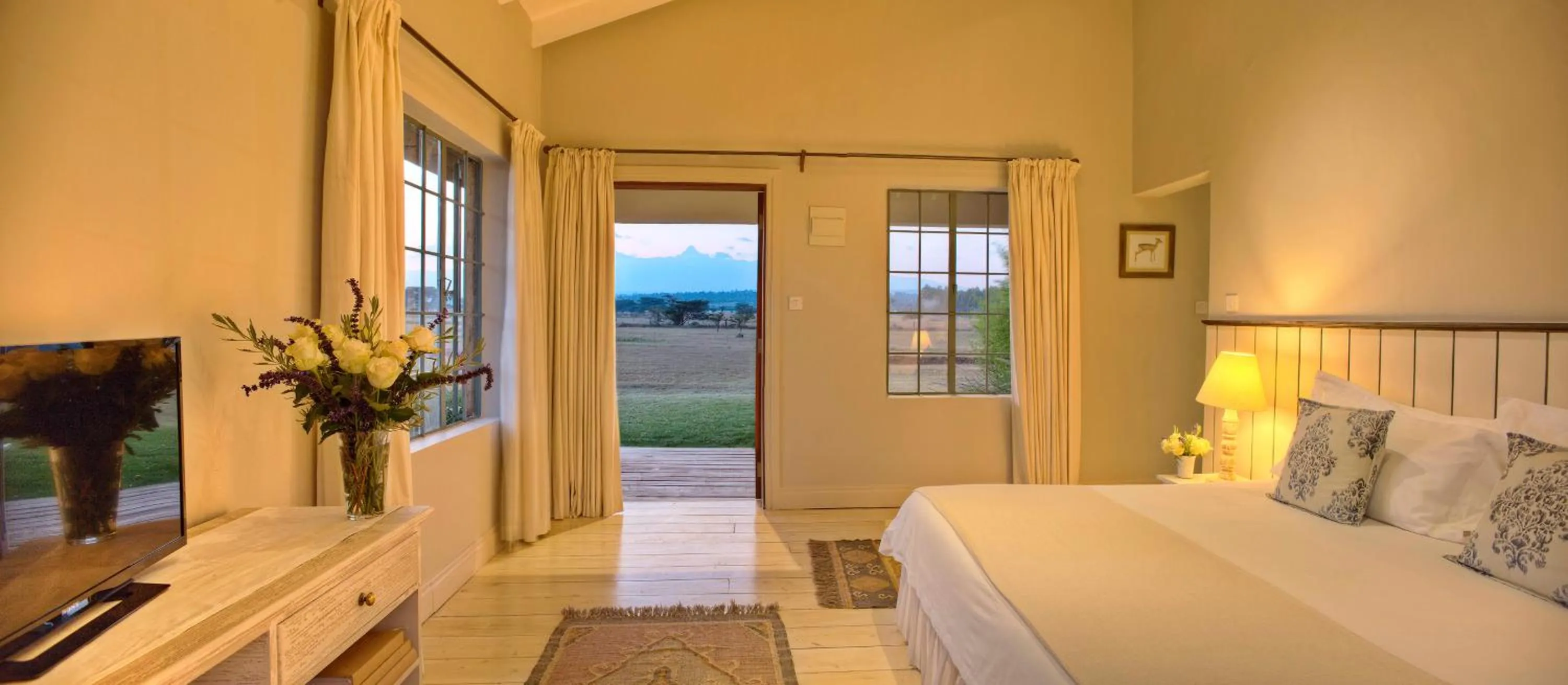 Bed in Soames Hotel & Jack' s Bar