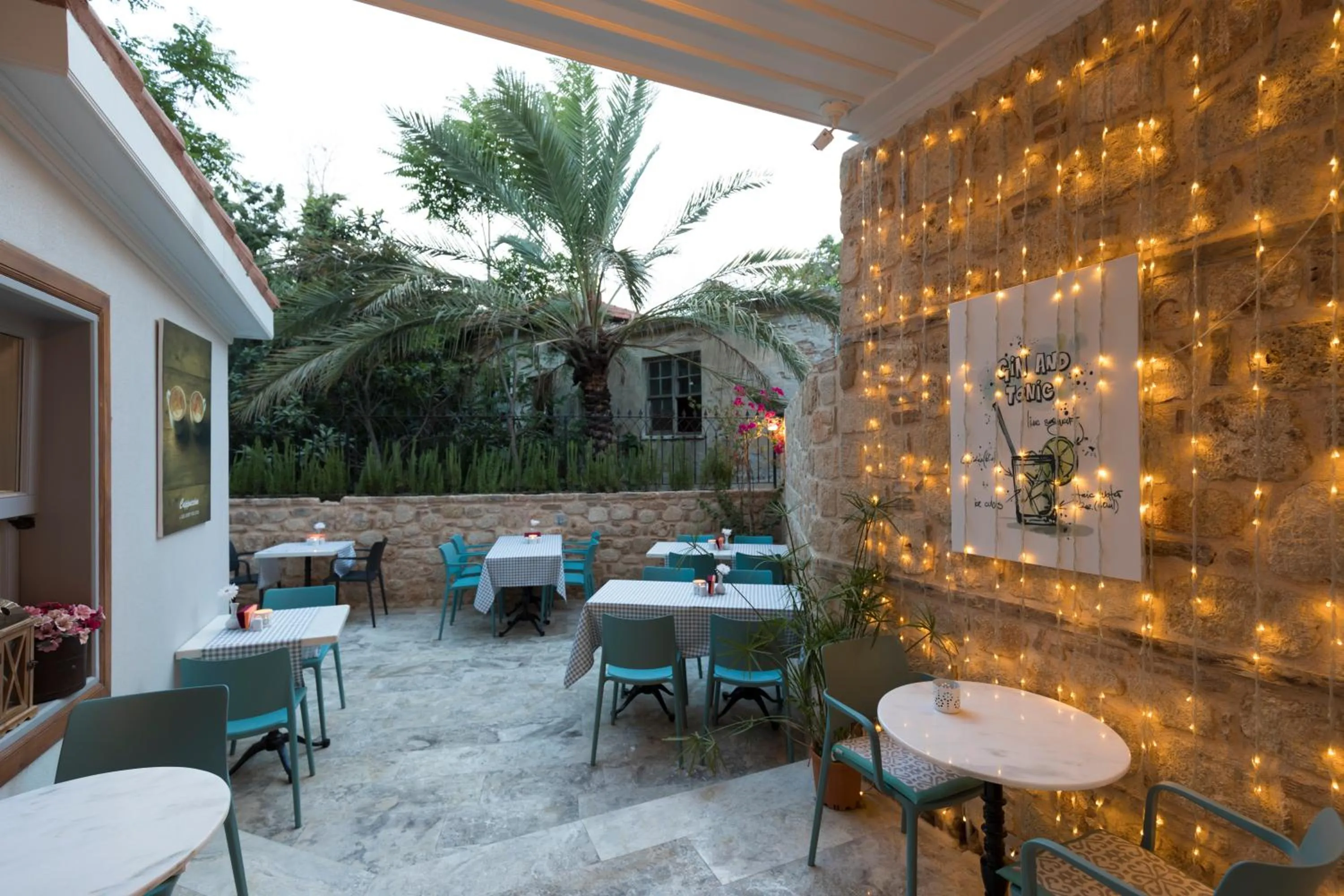 Restaurant/places to eat in Delight Deluxe Aparts