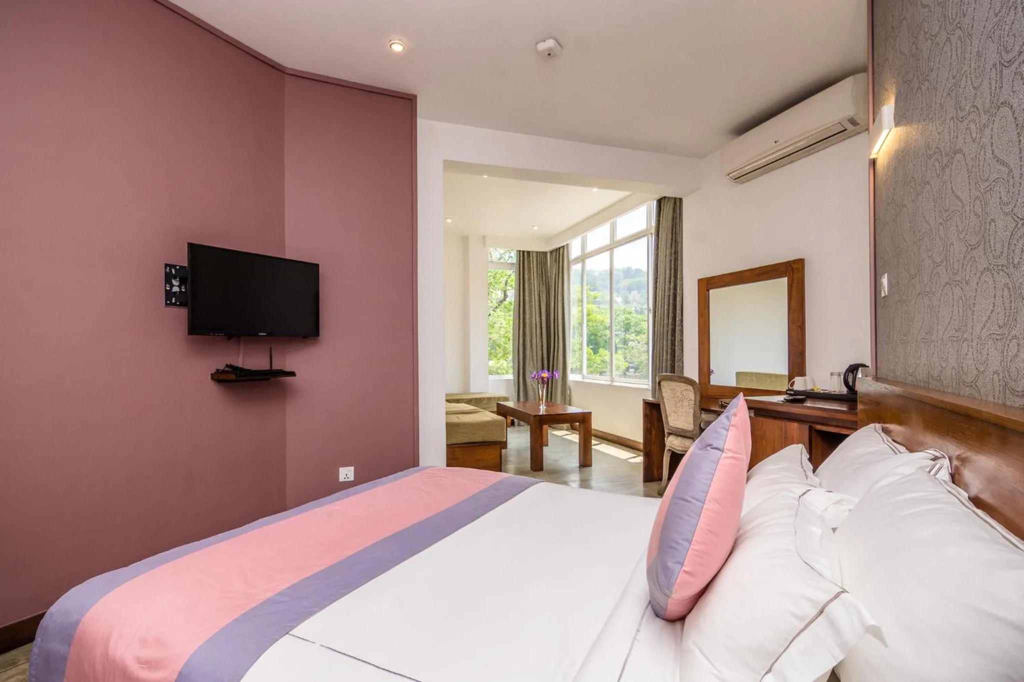 Photo of the whole room, Bed in Viyana Boutique Hotel