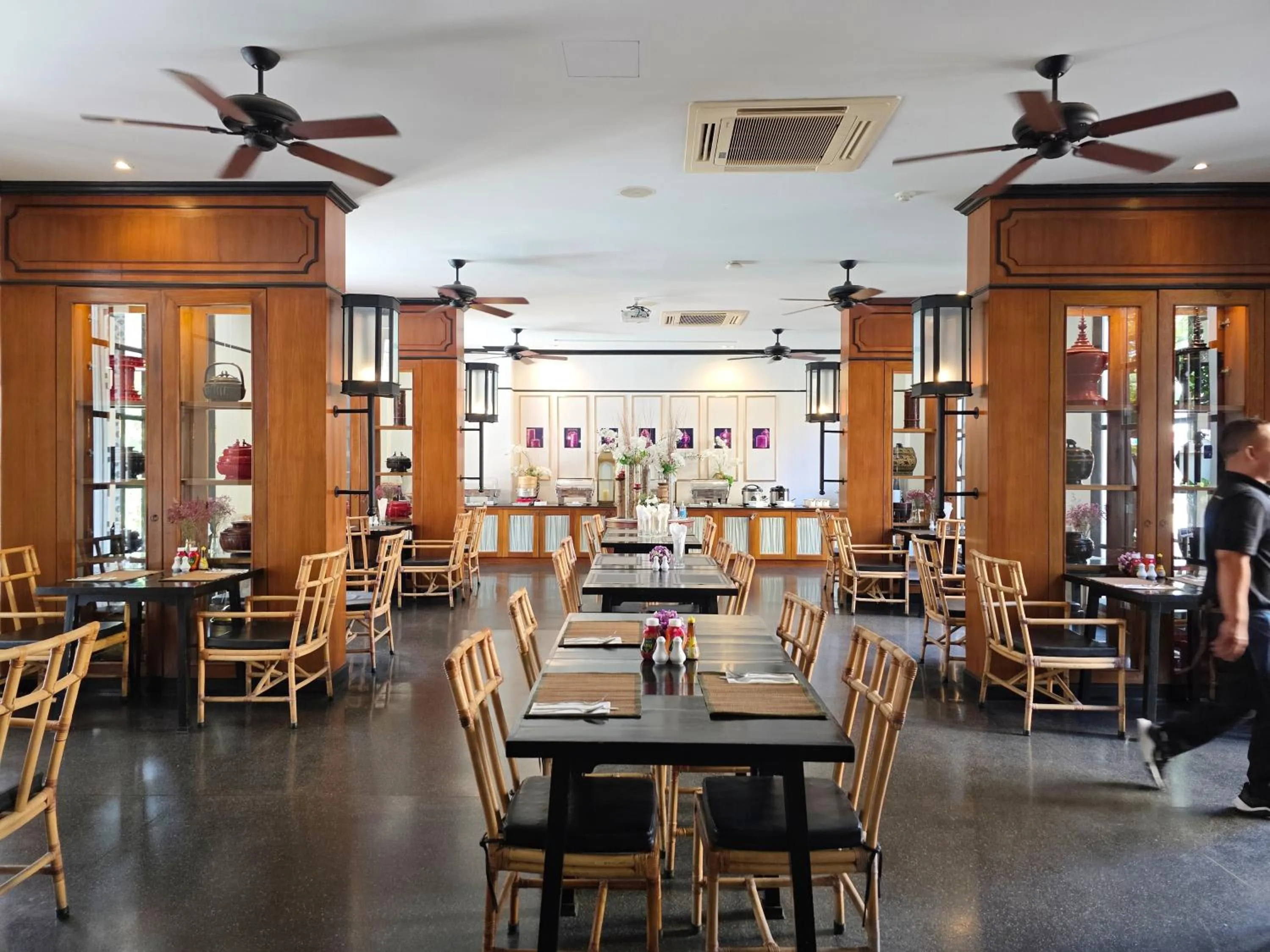 Restaurant/places to eat in Buri Siri Boutique Hotel