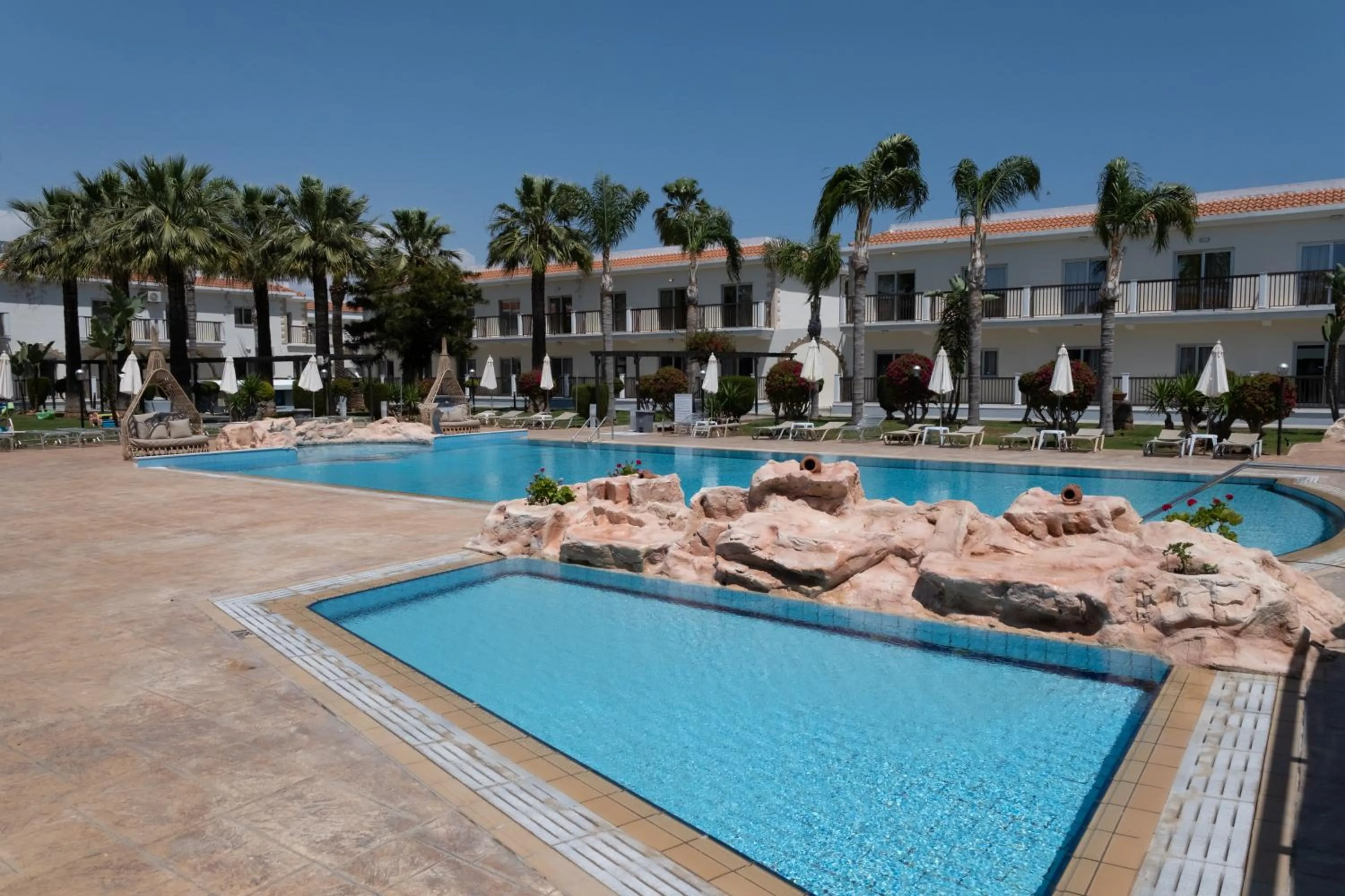 Swimming pool in Loutsiana Deluxe Apts