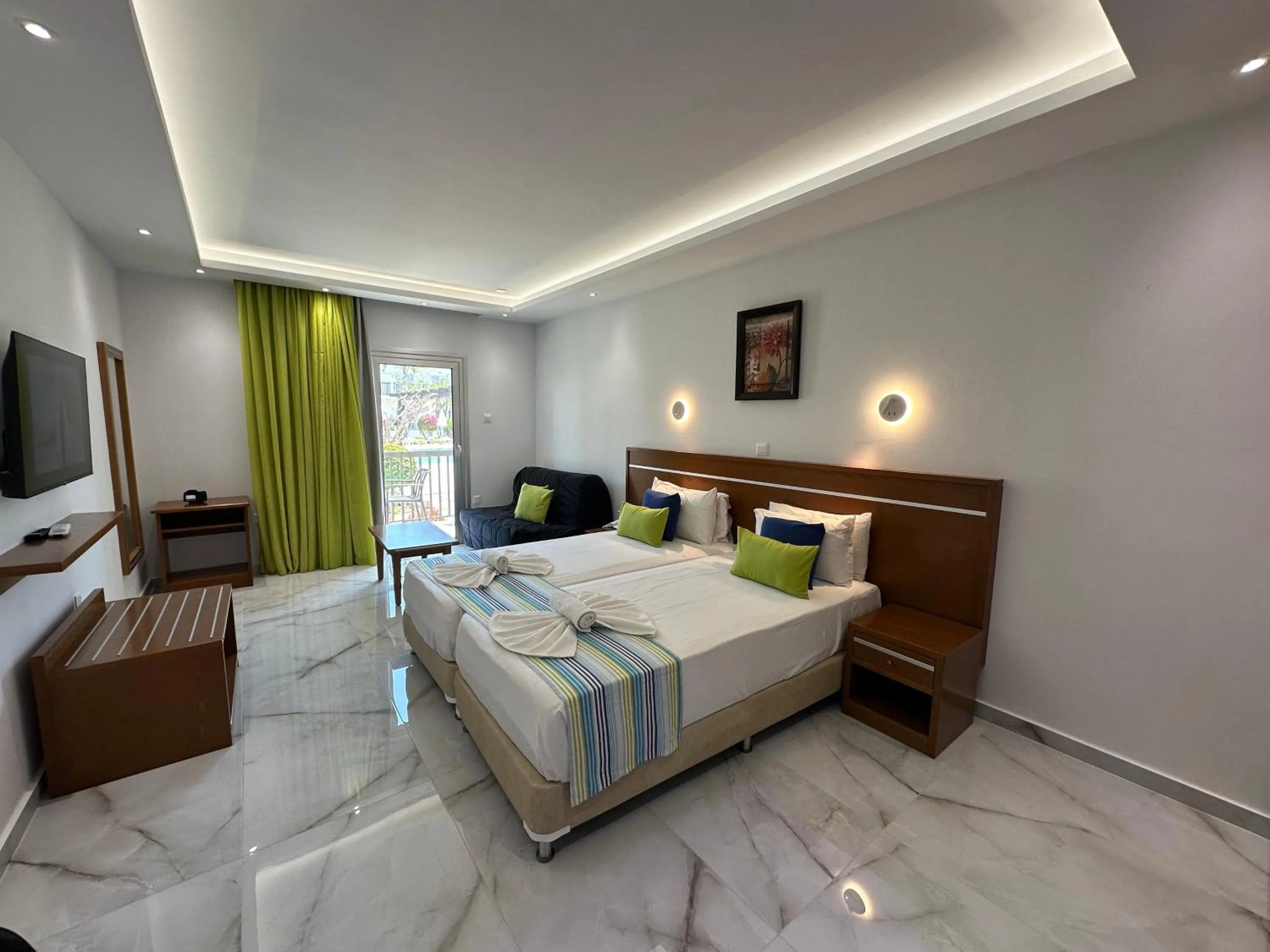 Bed in Loutsiana Deluxe Apts