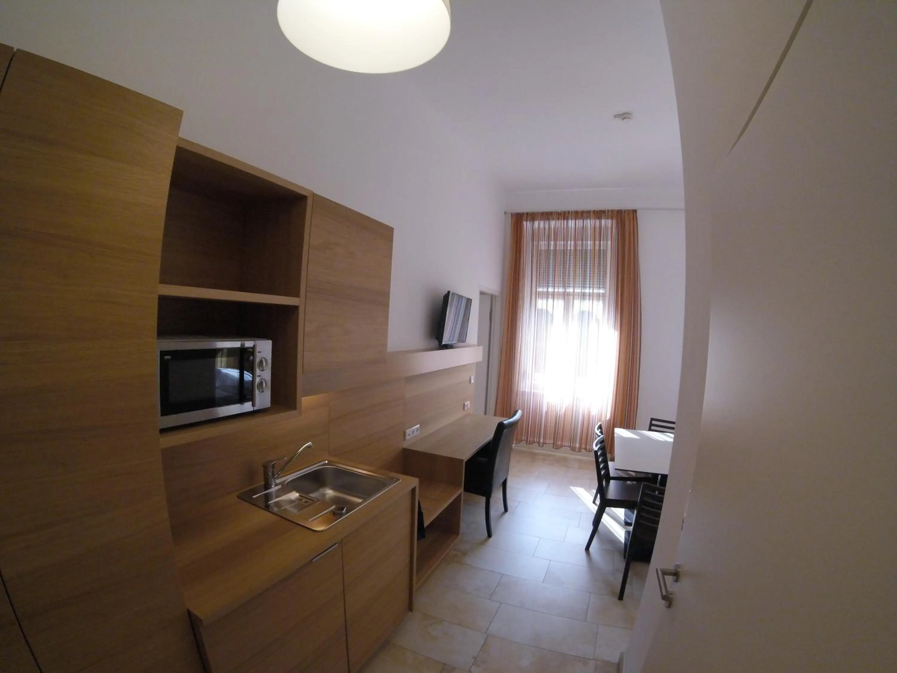 Photo of the whole room in Hotel Aton