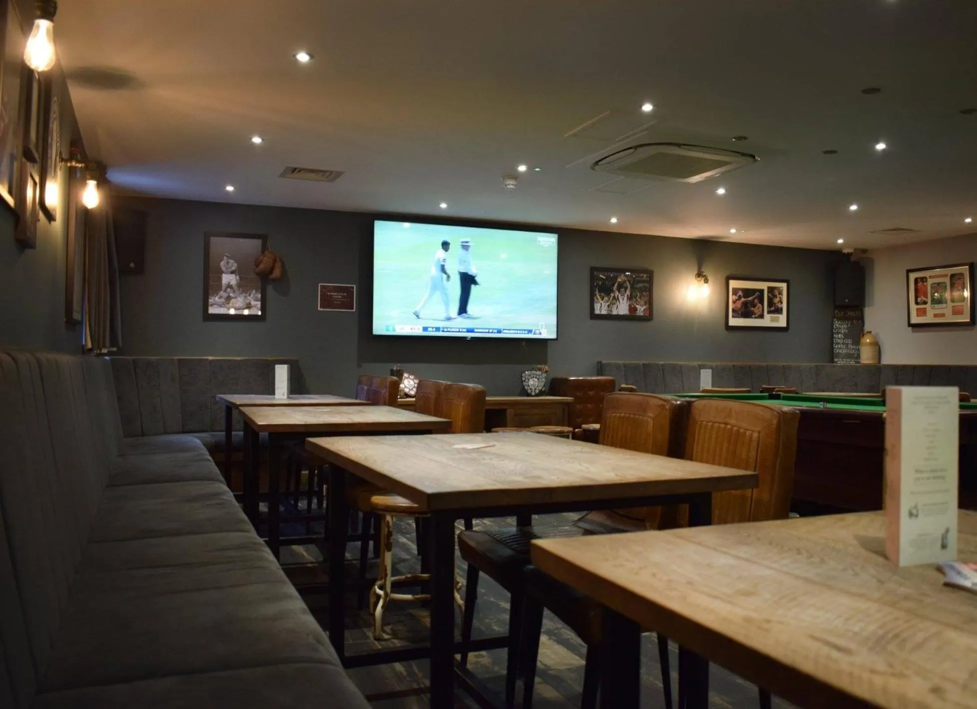 Restaurant/places to eat in The Horse & Jockey