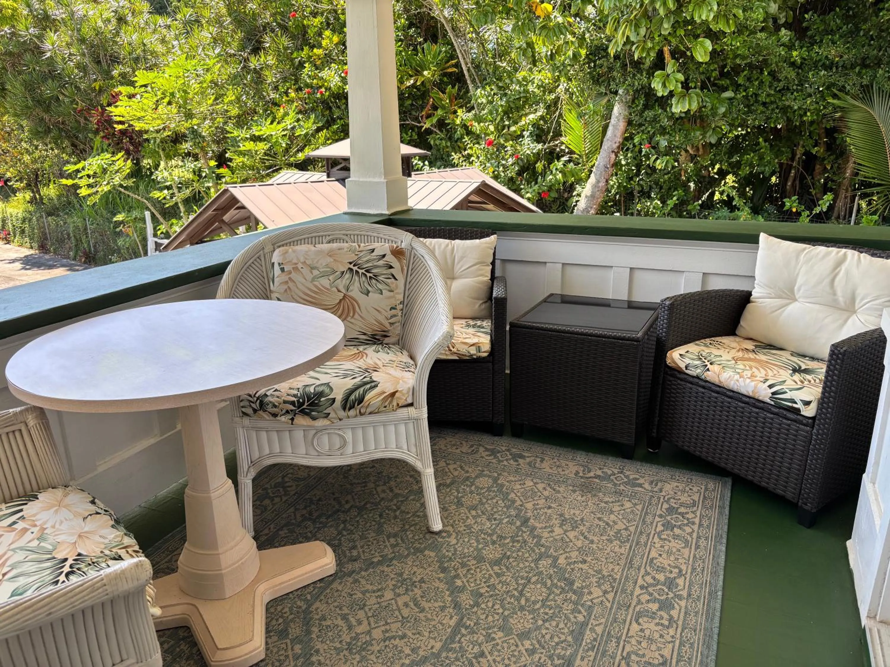 Balcony/Terrace in Hilo Bay Oceanfront Bed and Breakfast