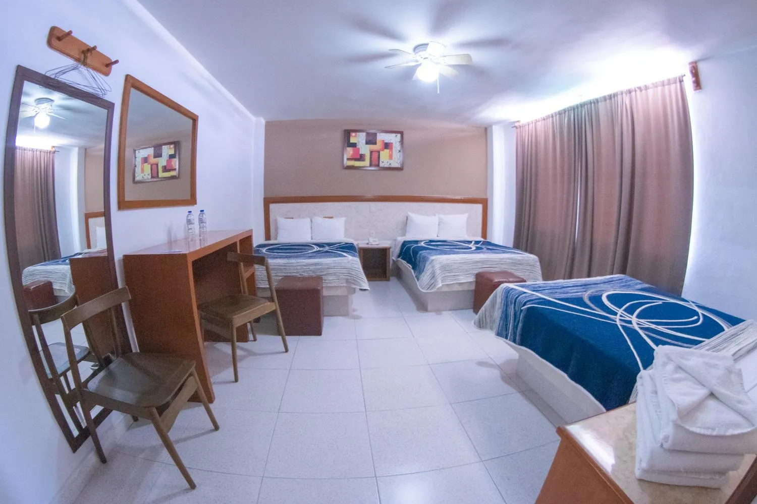 Photo of the whole room in Hotel Niza Zona Piel