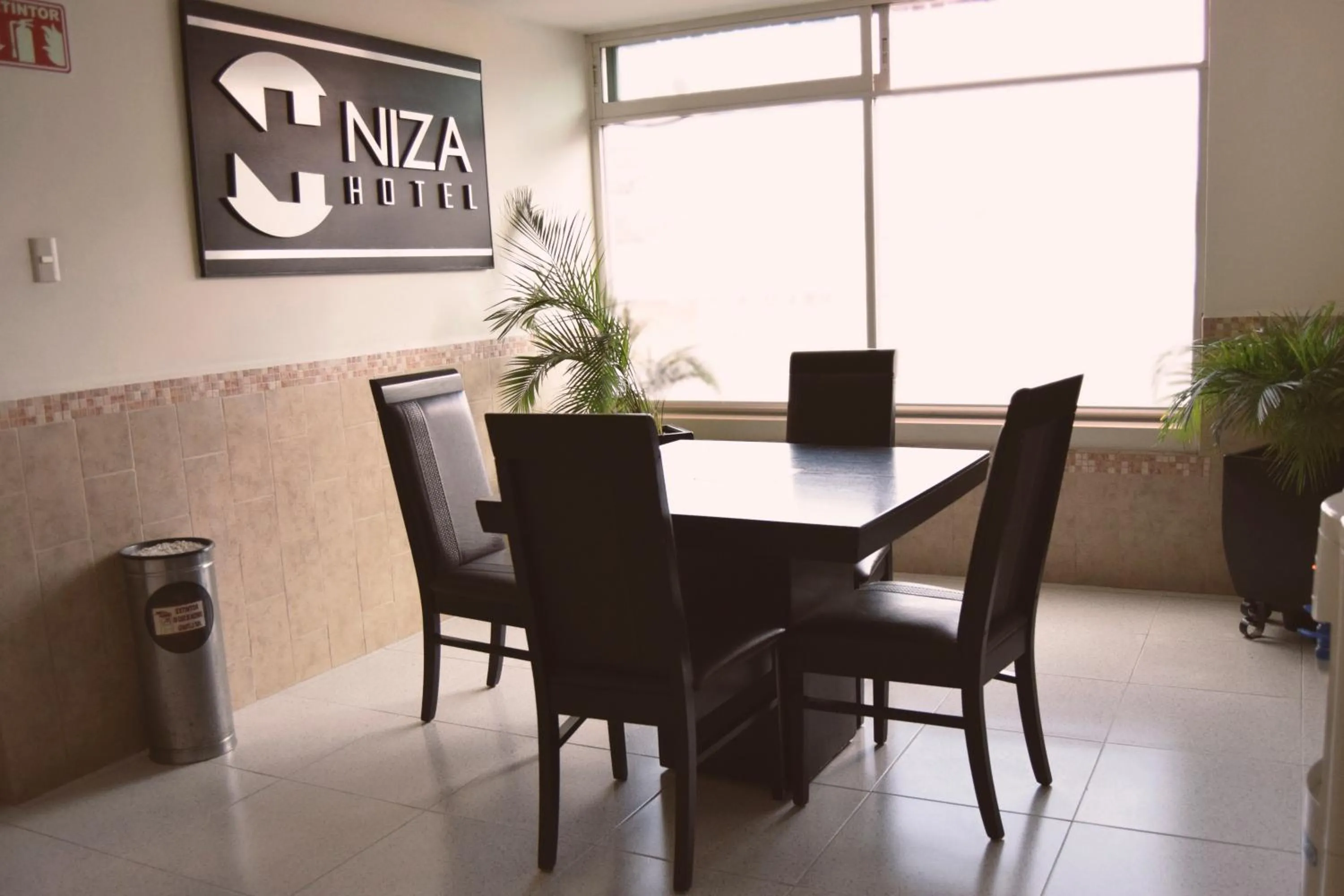 Dining area in Hotel Niza Zona Piel