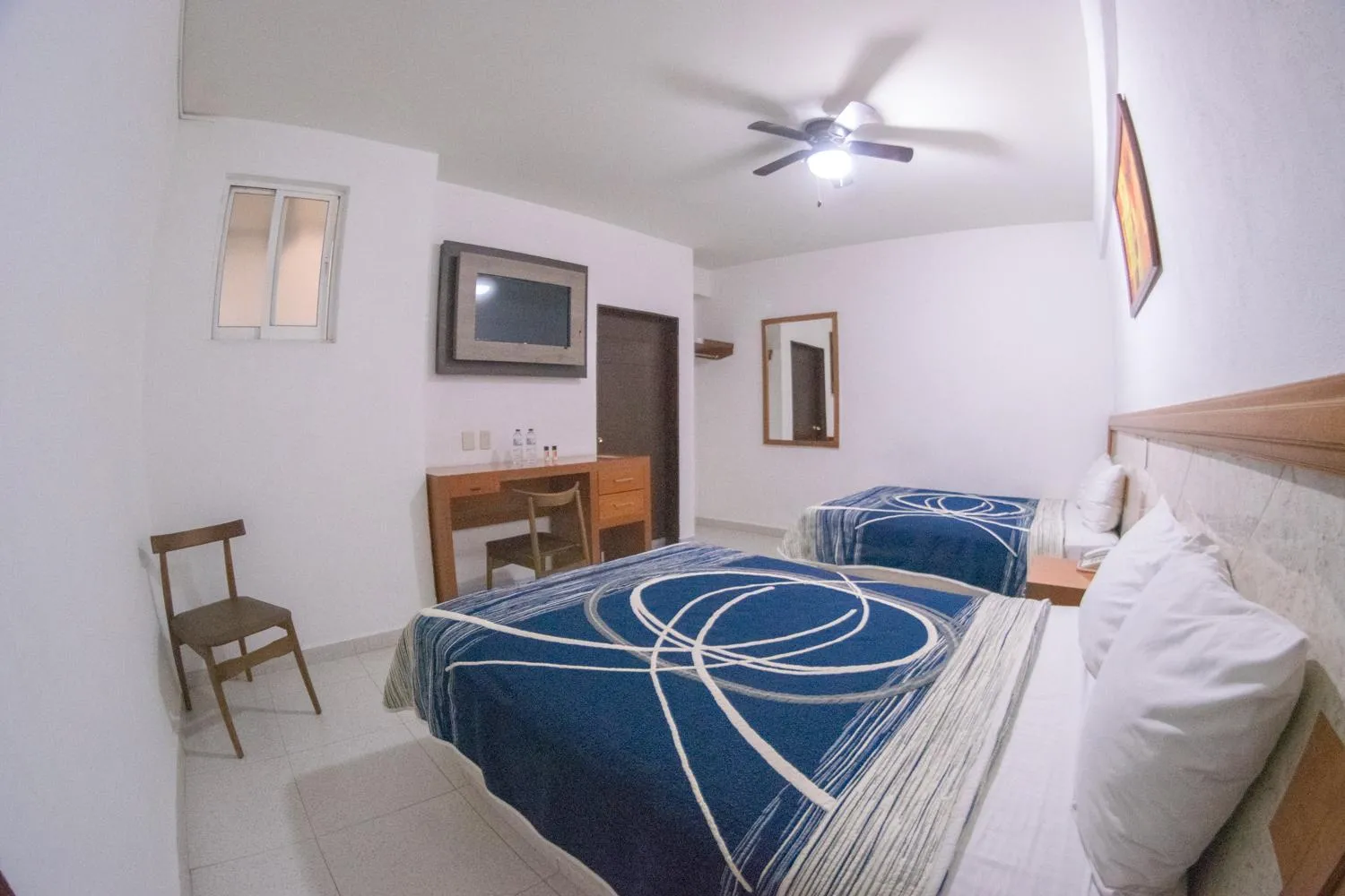 Photo of the whole room in Hotel Niza Zona Piel