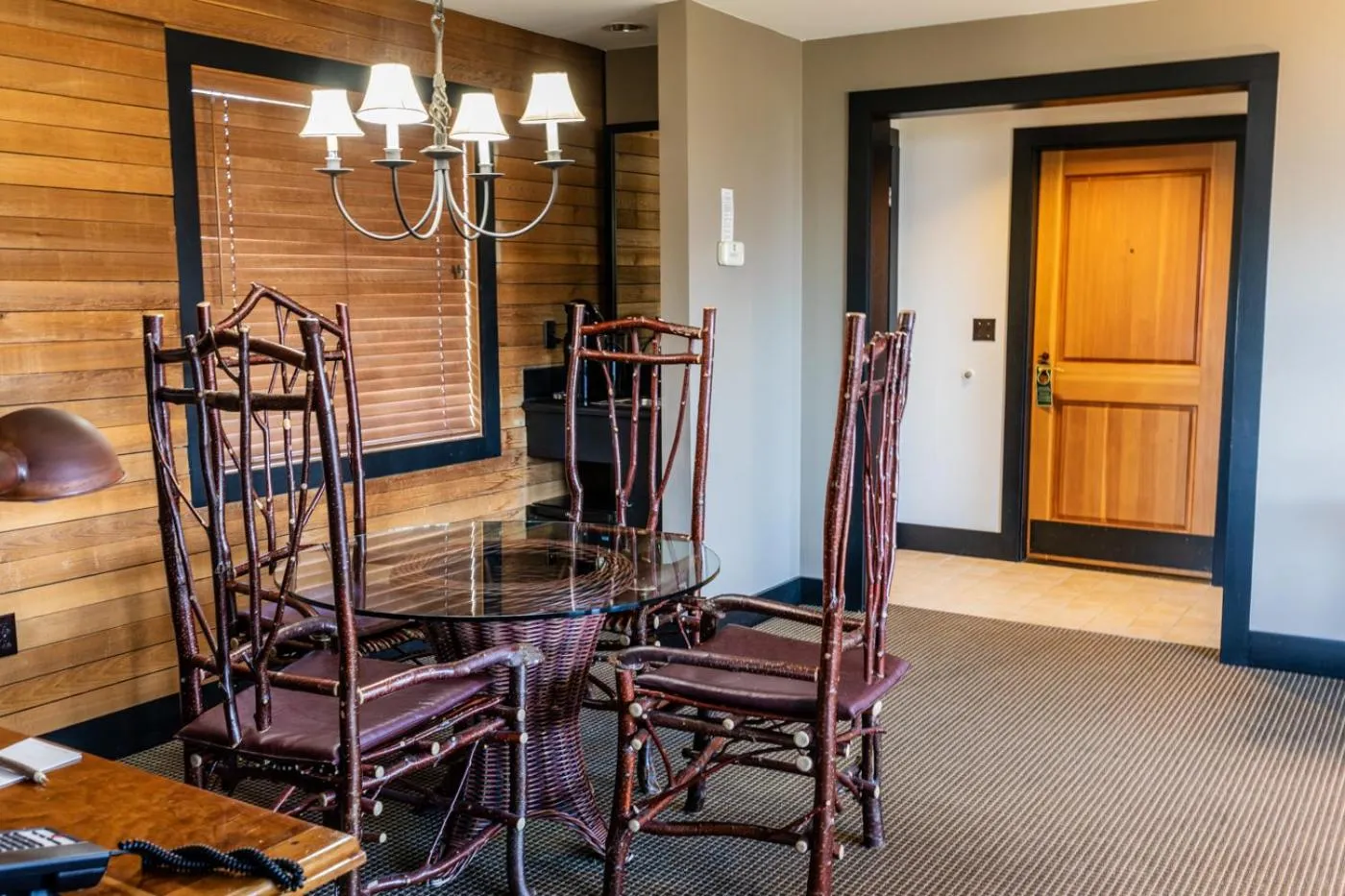 Dining area in Sun Mountain Lodge