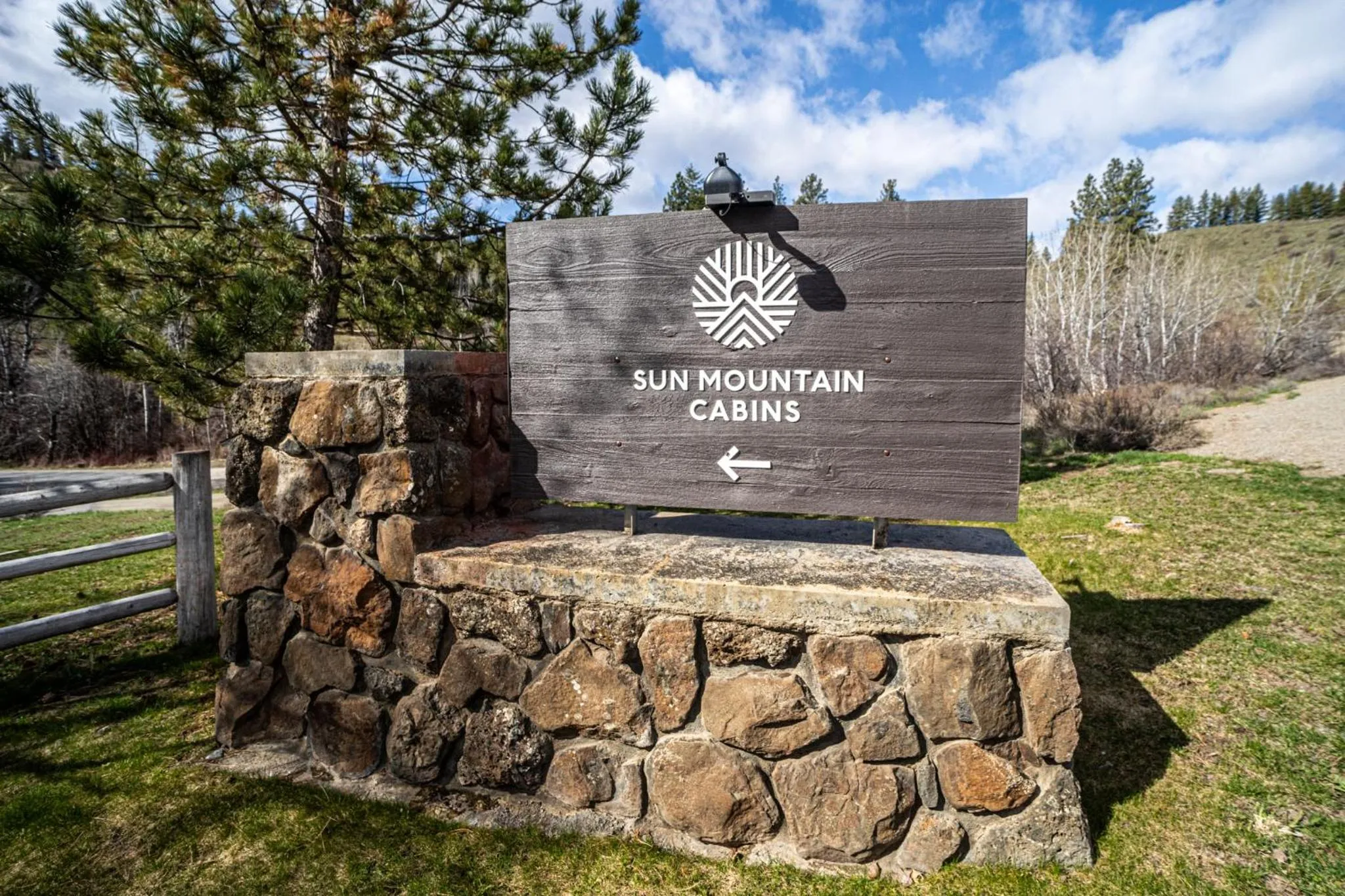 Property building in Sun Mountain Lodge