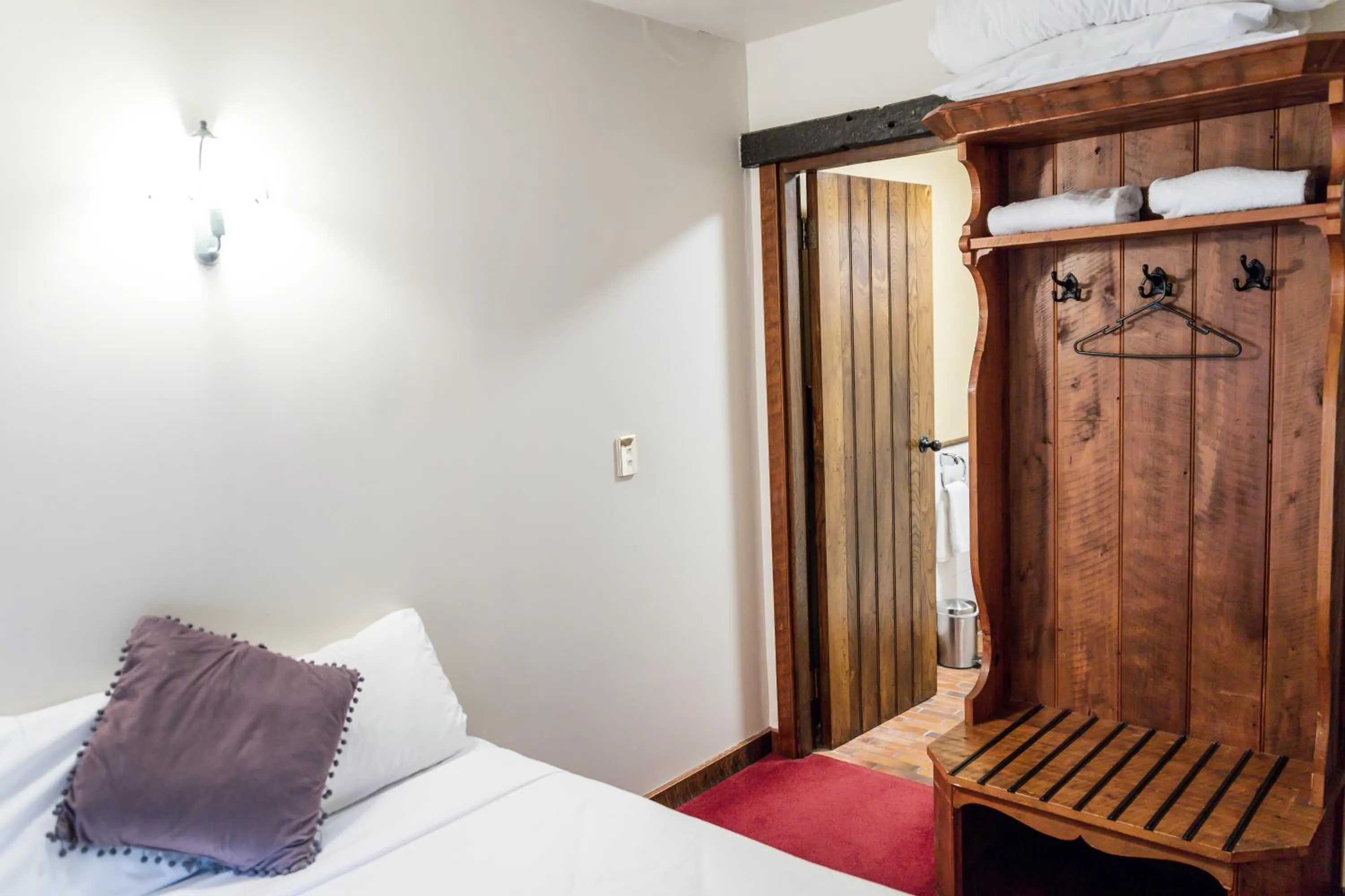 Bed in The Honest Lawyer, an Ascend Collection Hotel