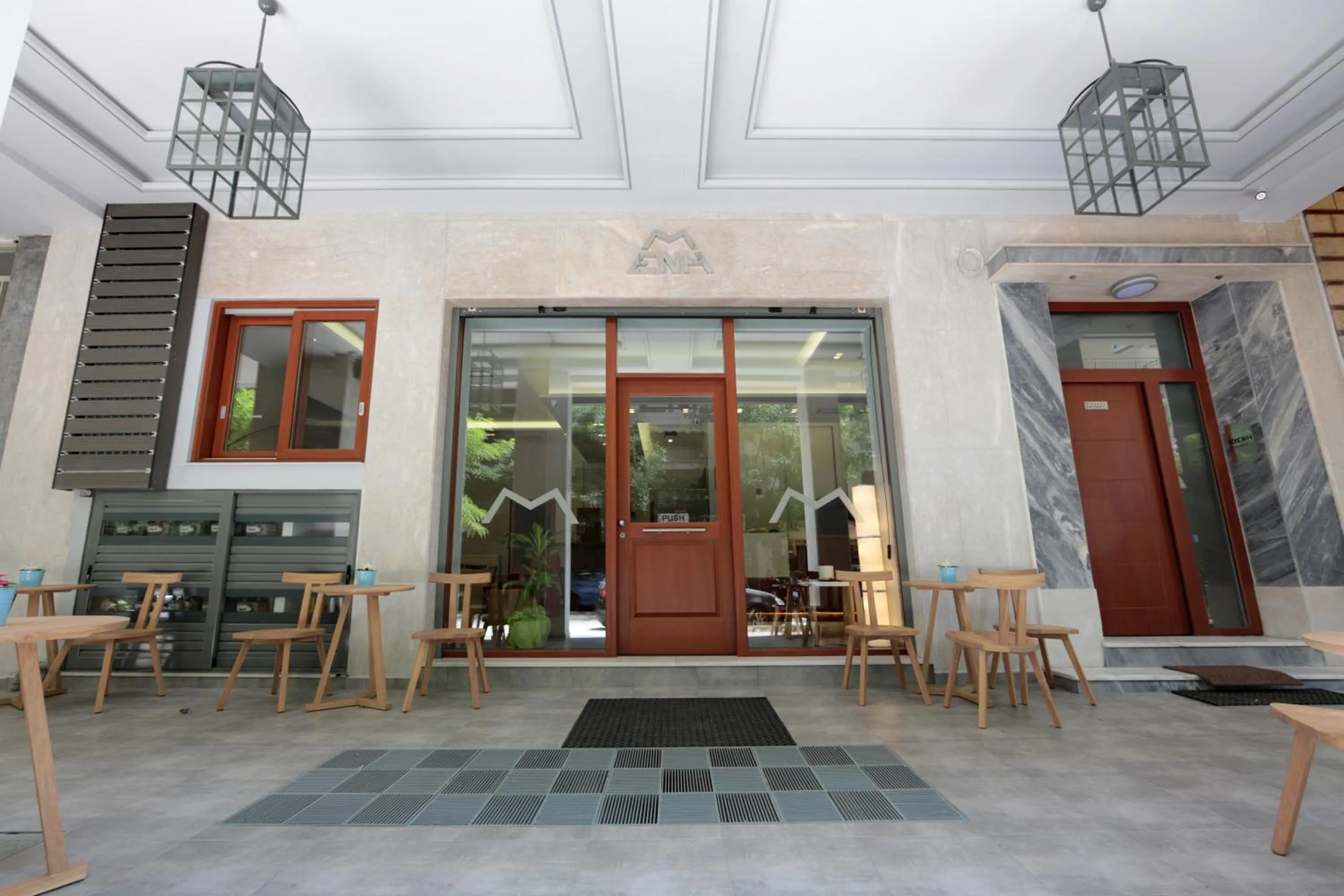 Facade/entrance in Meni Apartments