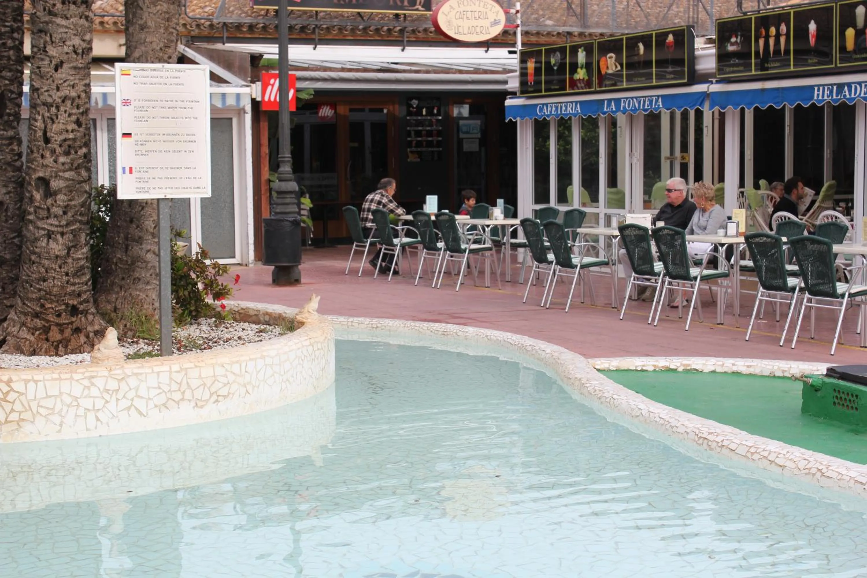 Restaurant/places to eat in Trompeta Azul