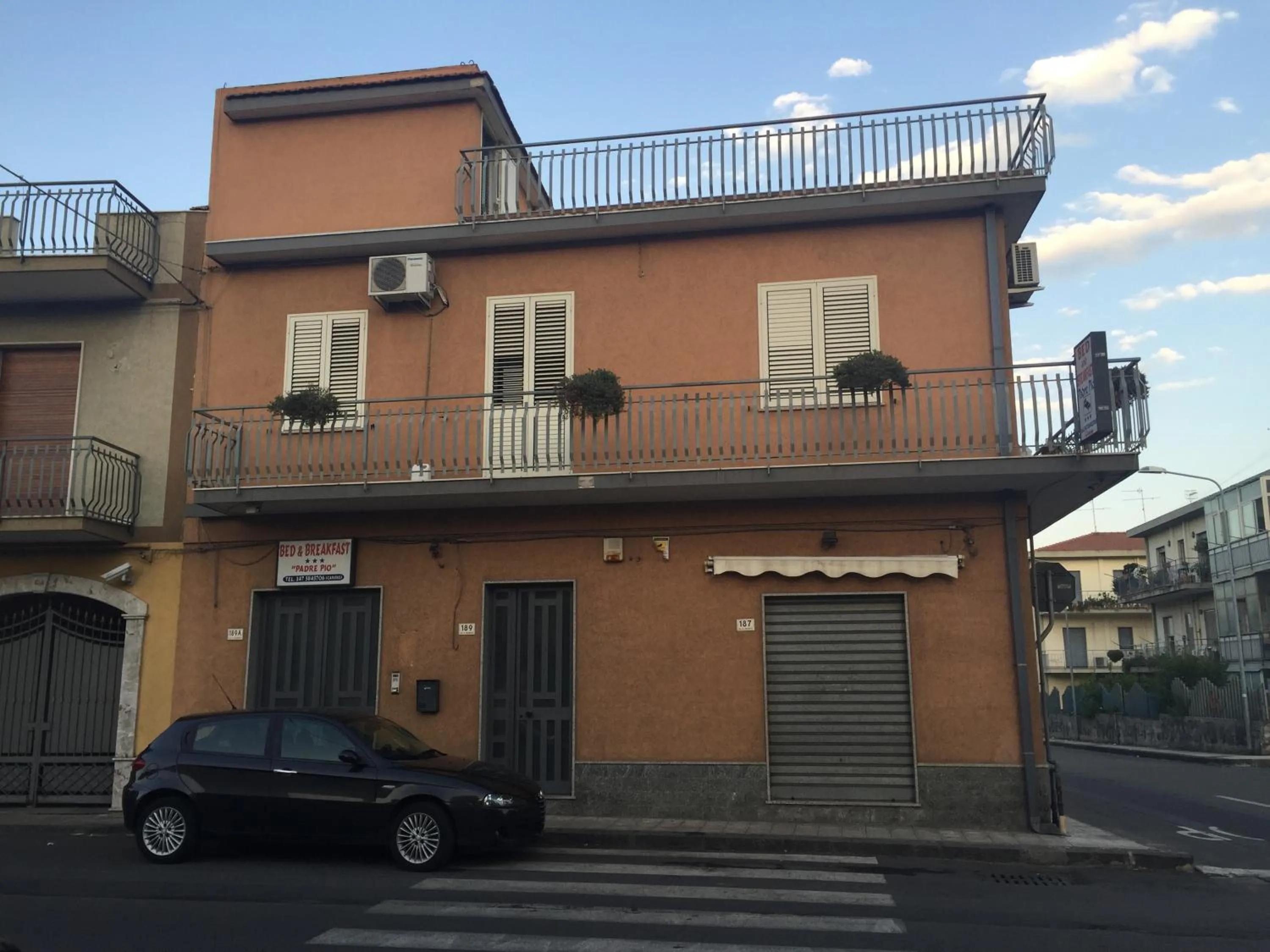 Facade/entrance in B&B Padre Pio