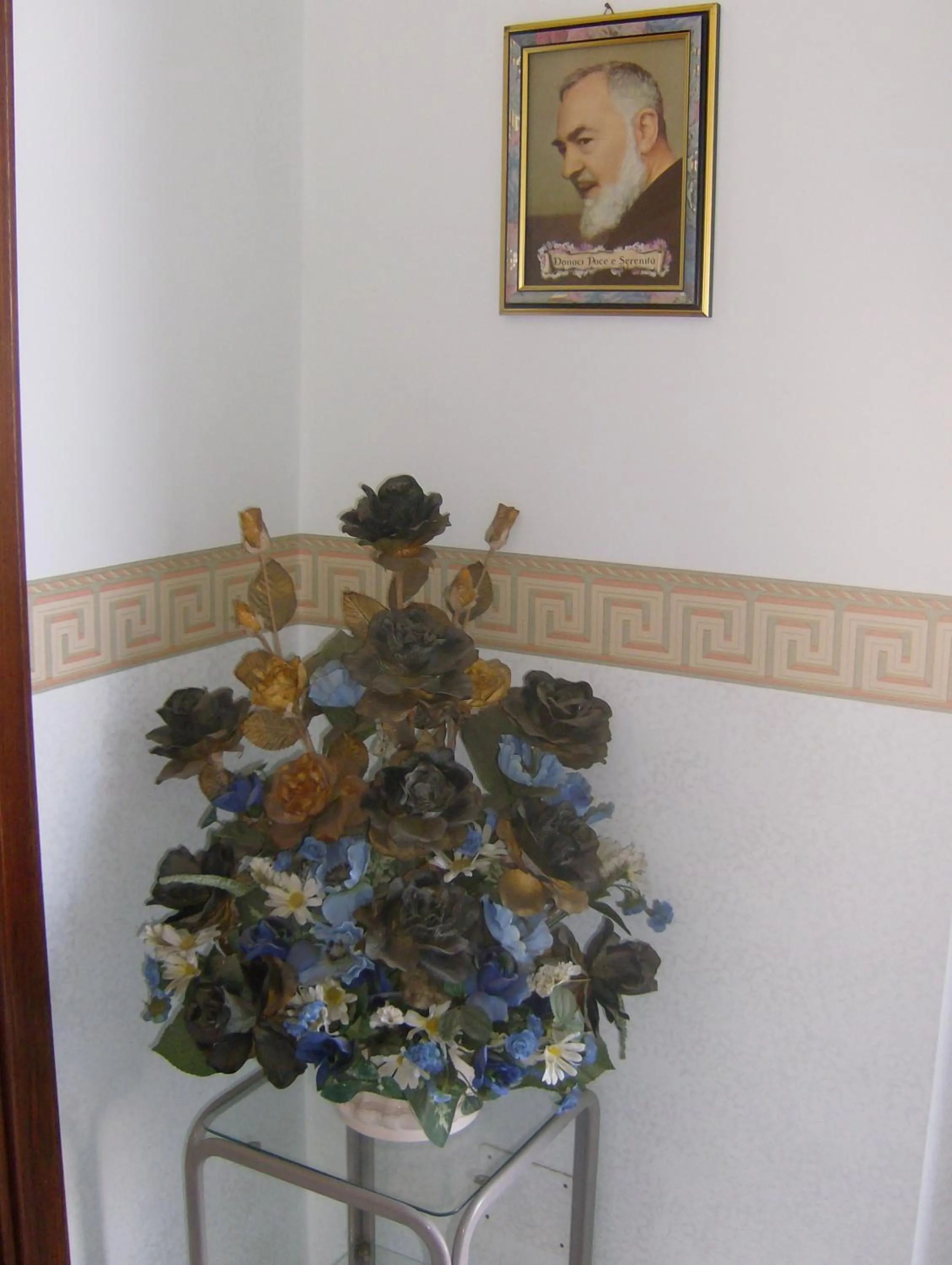 Decorative detail in B&B Padre Pio