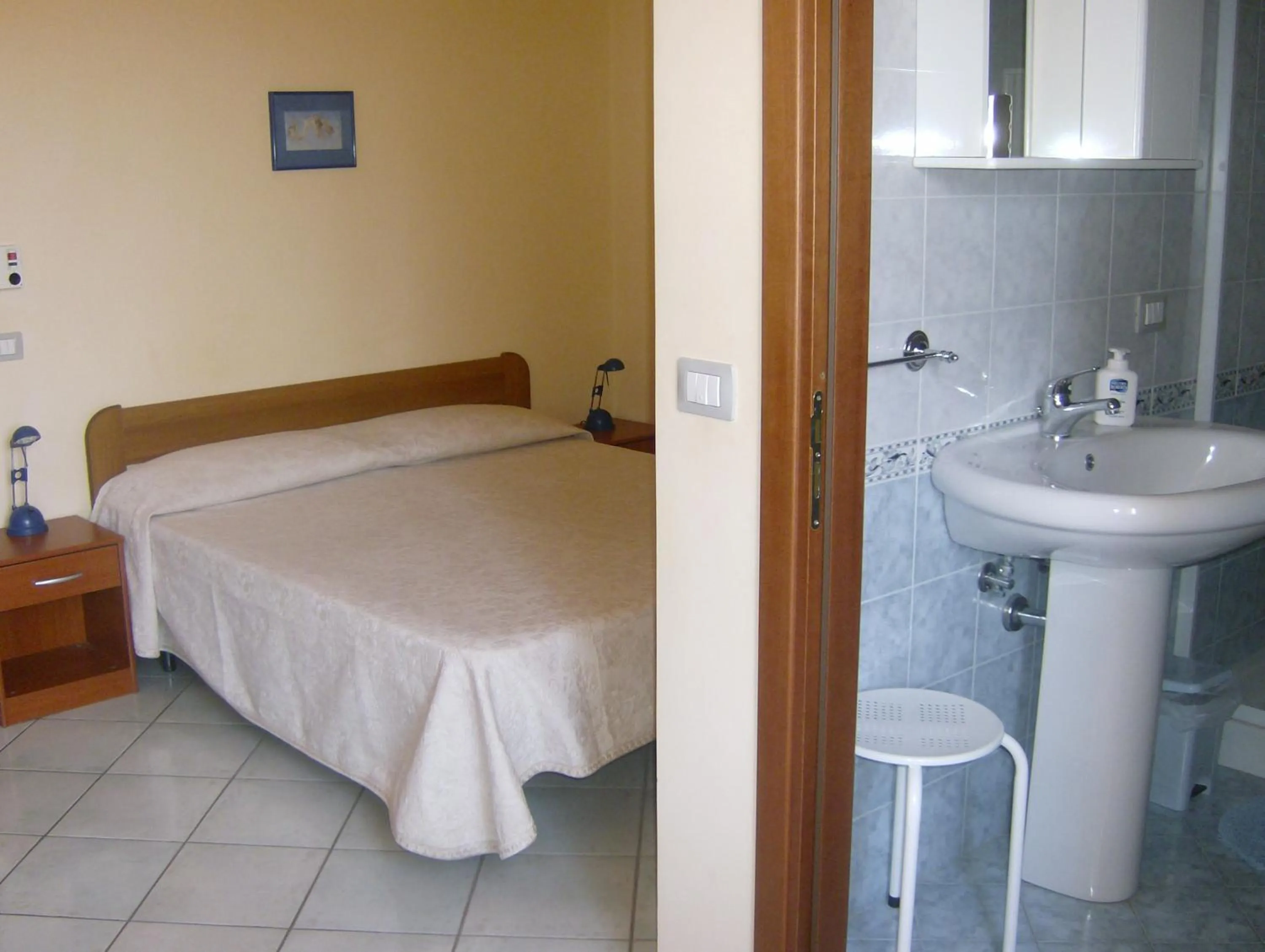 Photo of the whole room in B&B Padre Pio