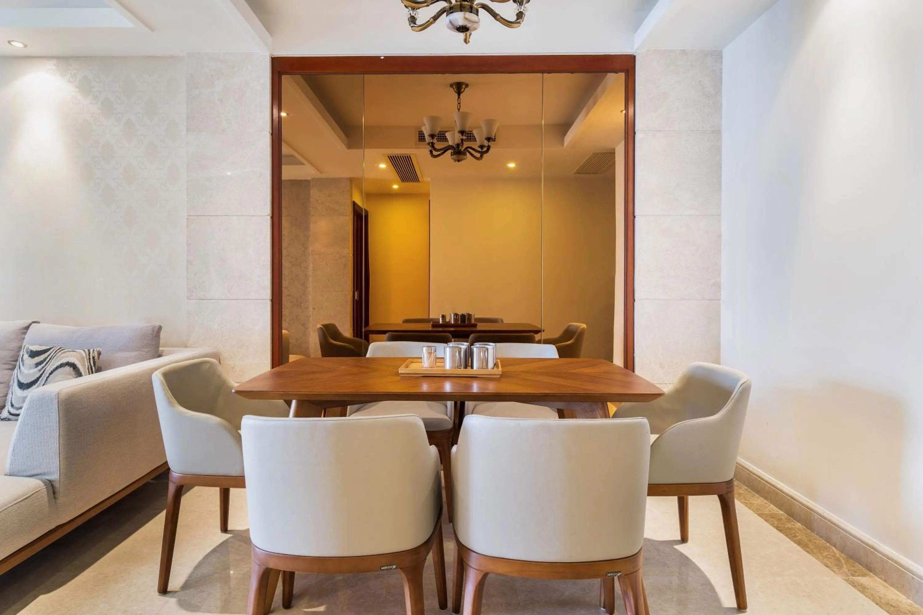 Dining area in Sanya Yikehai View Apartments