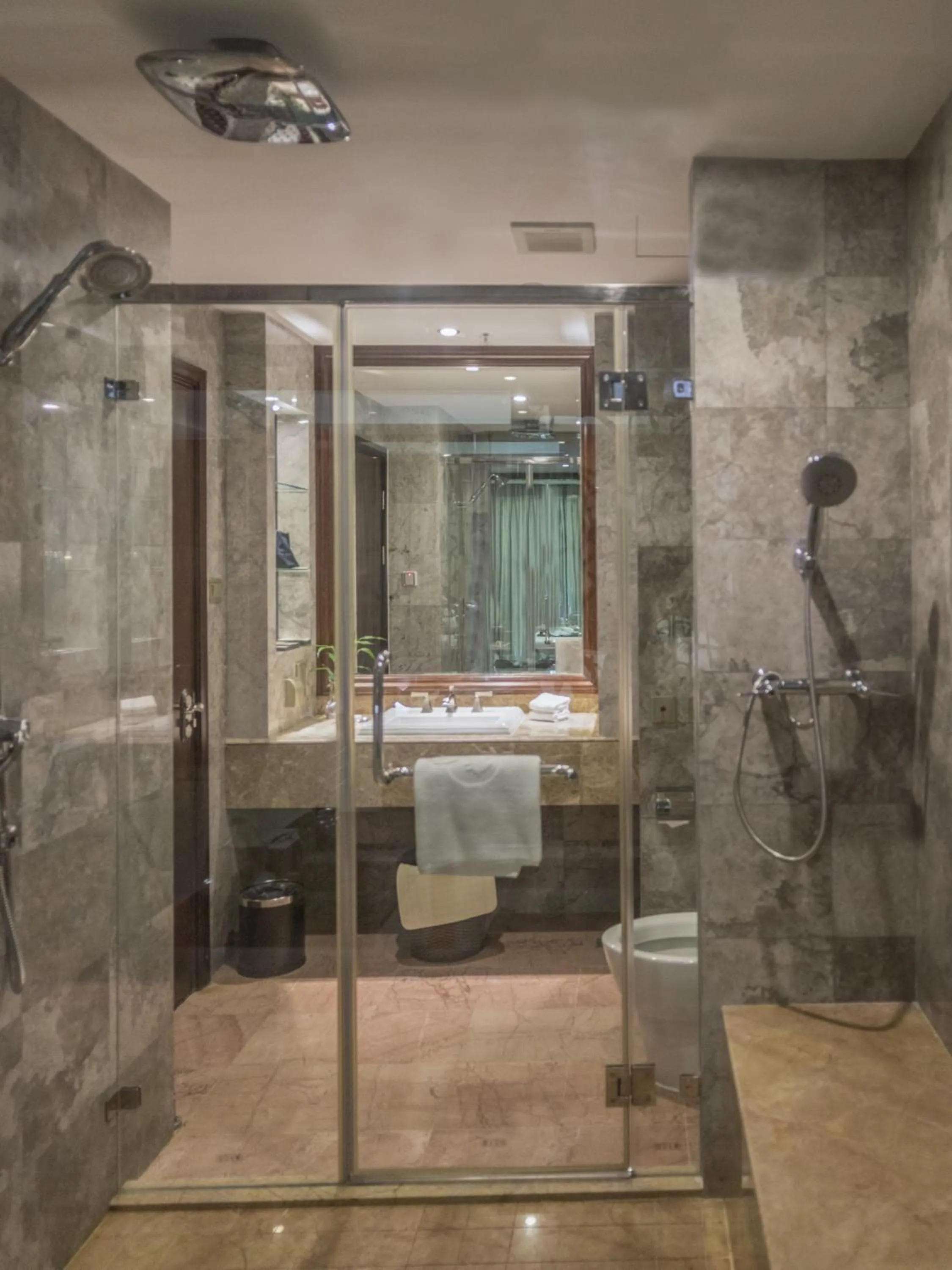 Shower in Sanya Yikehai View Apartments