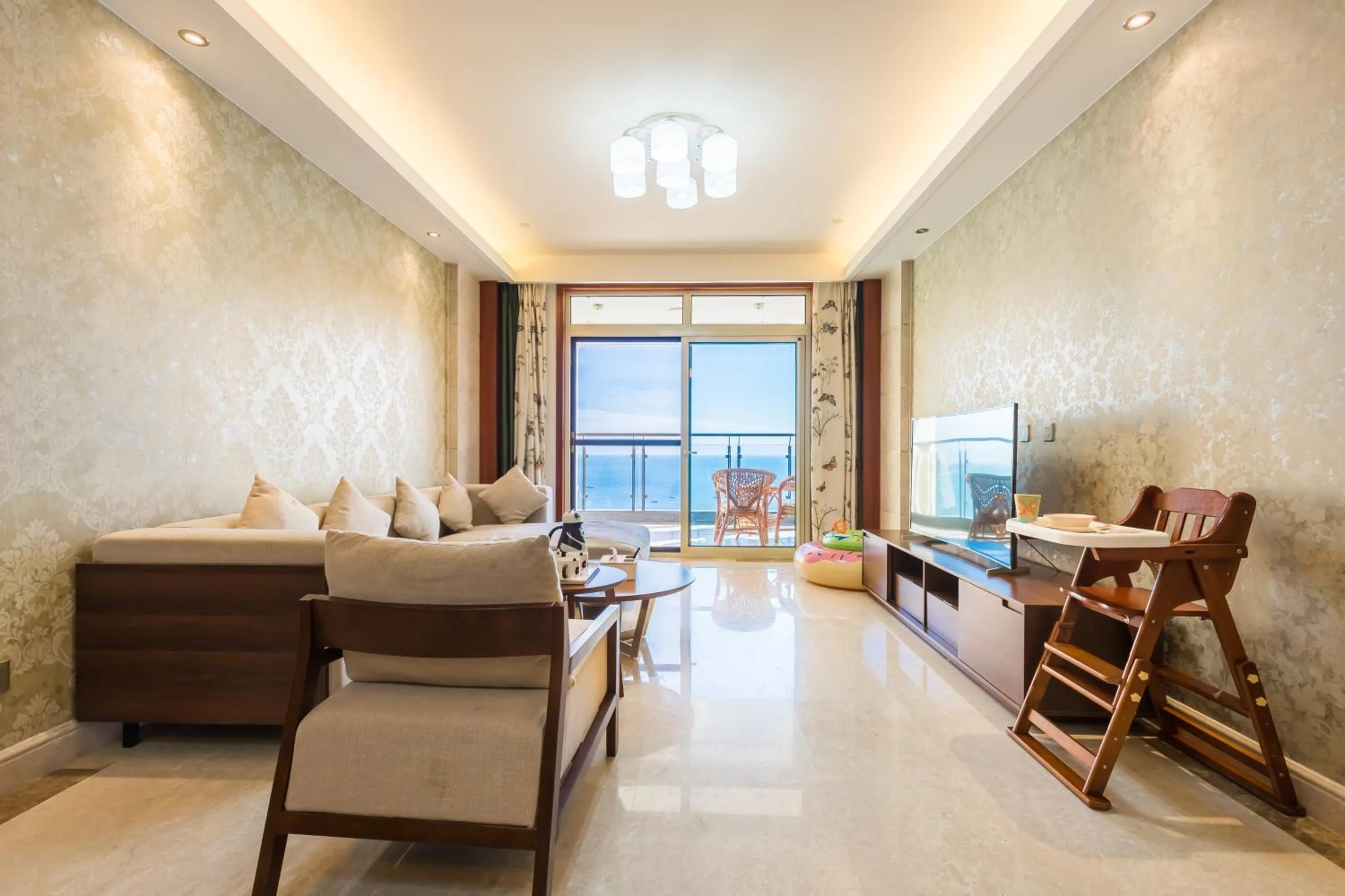 Living room in Sanya Yikehai View Apartments