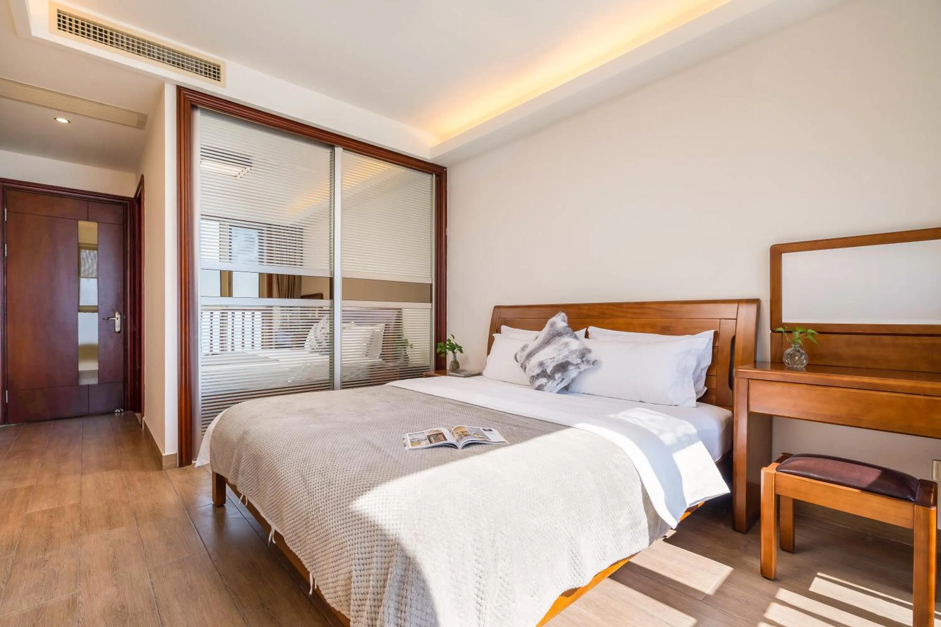 Bedroom, Bed in Sanya Yikehai View Apartments