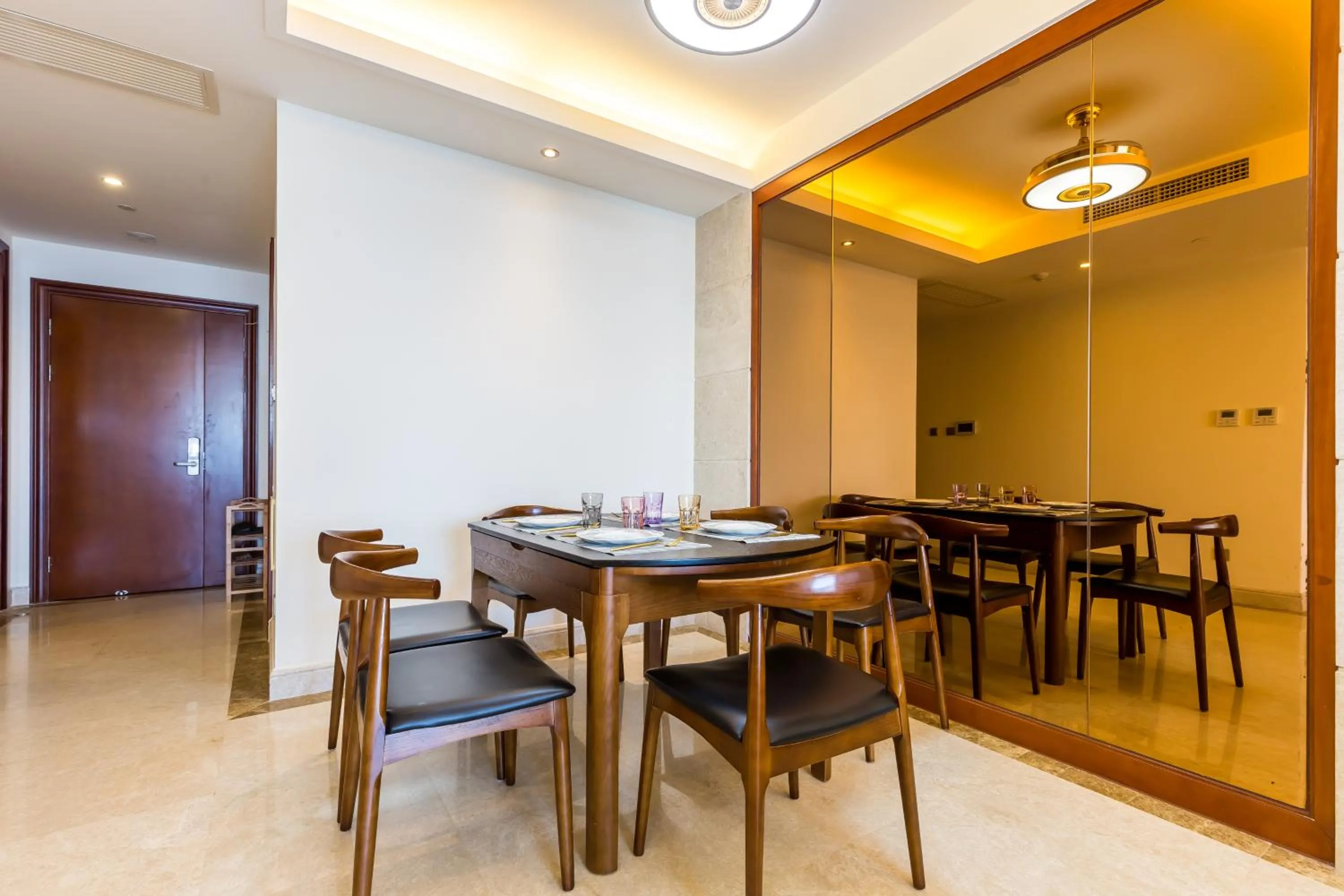 Dining area in Sanya Yikehai View Apartments