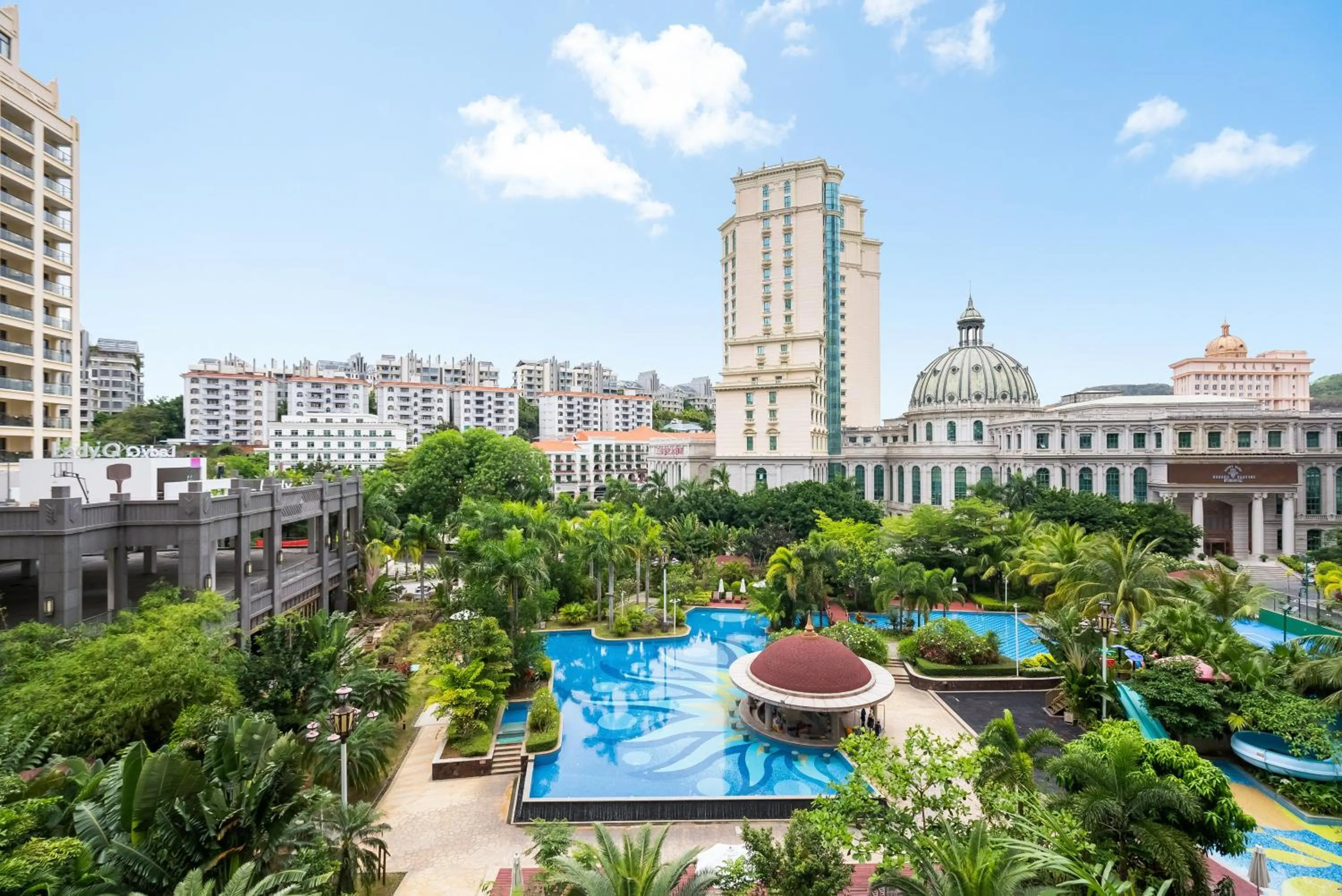 Pool view in Sanya Yikehai View Apartments