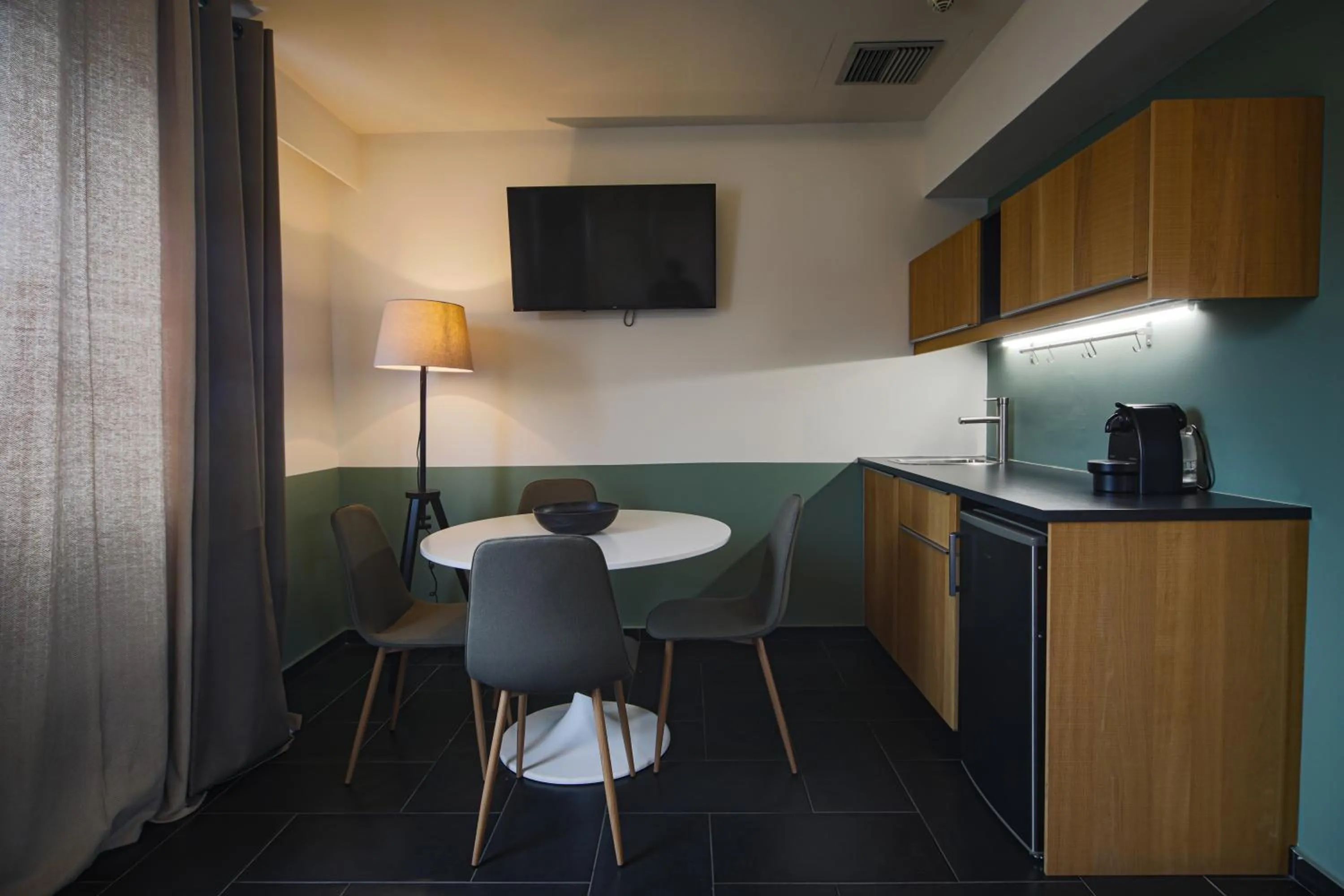 TV and multimedia in Elite Ermou Suites