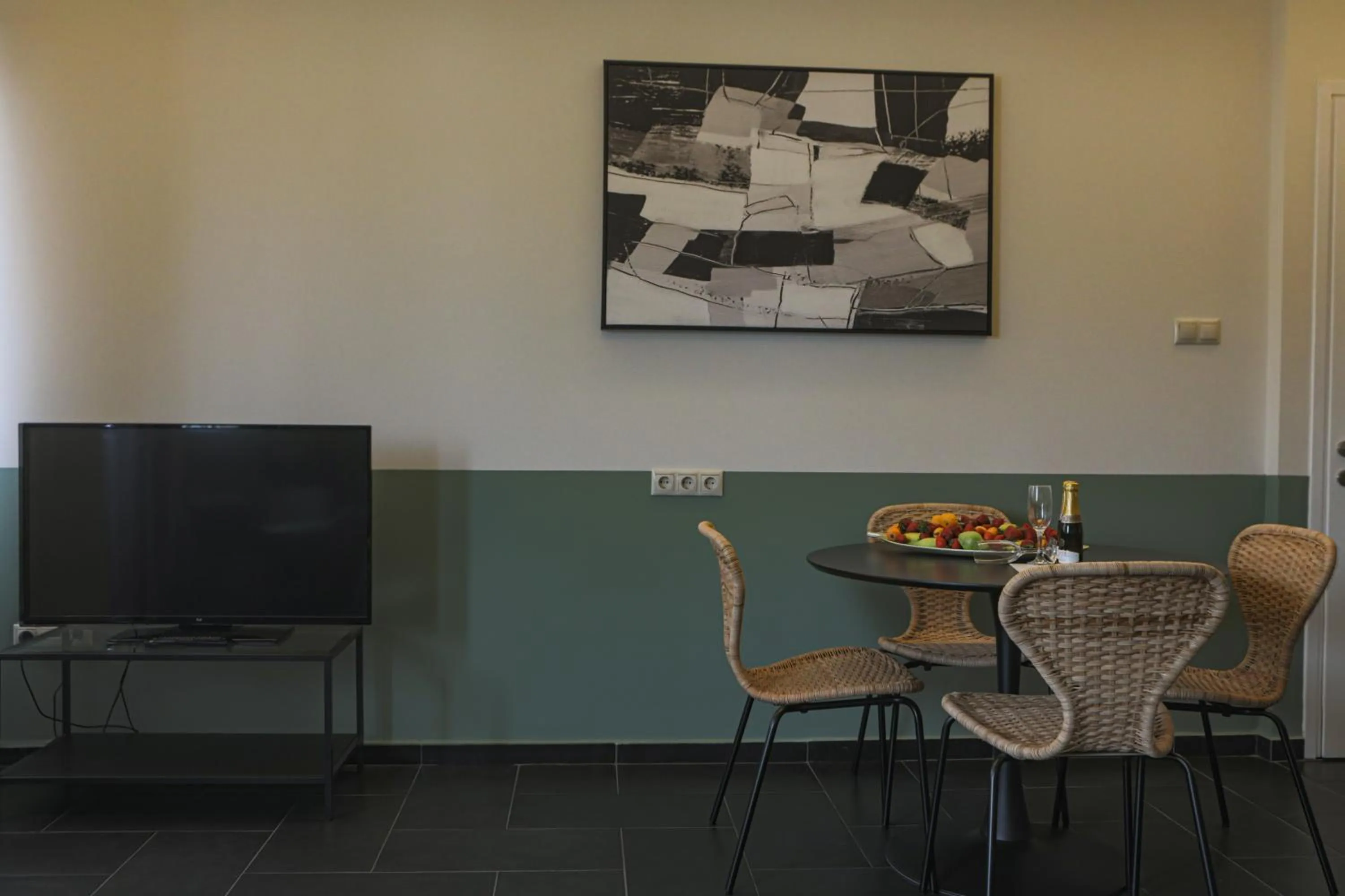 TV and multimedia in Elite Ermou Suites