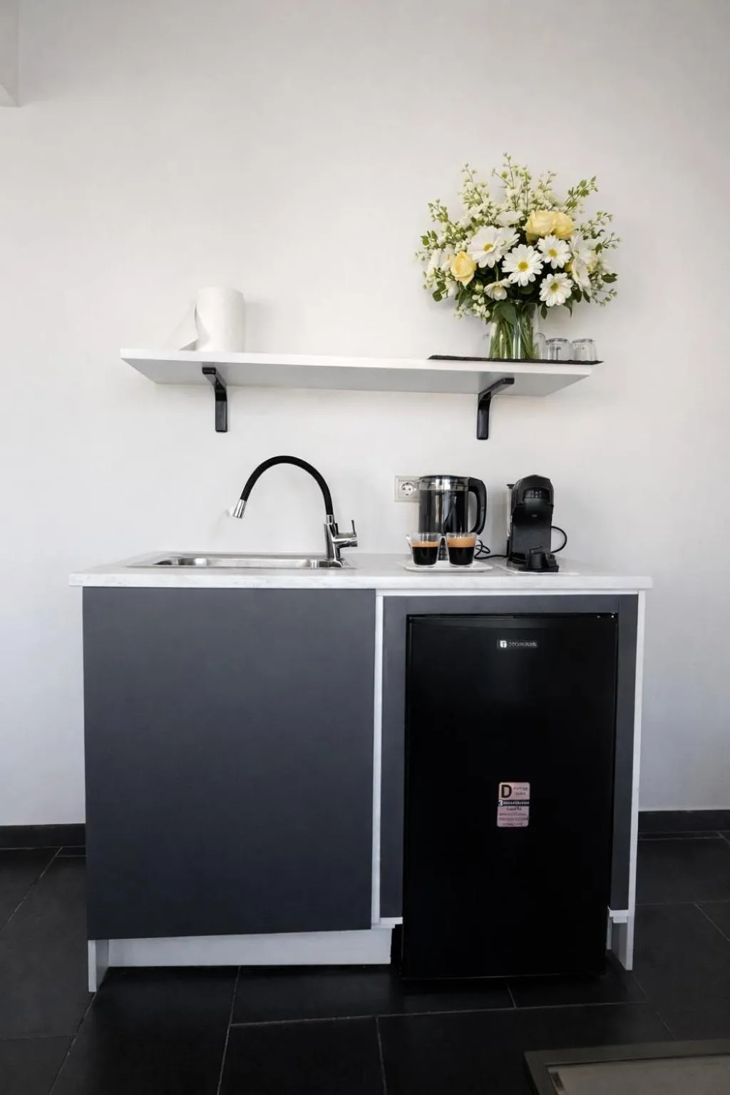 Coffee/tea facilities in Elite Ermou Suites
