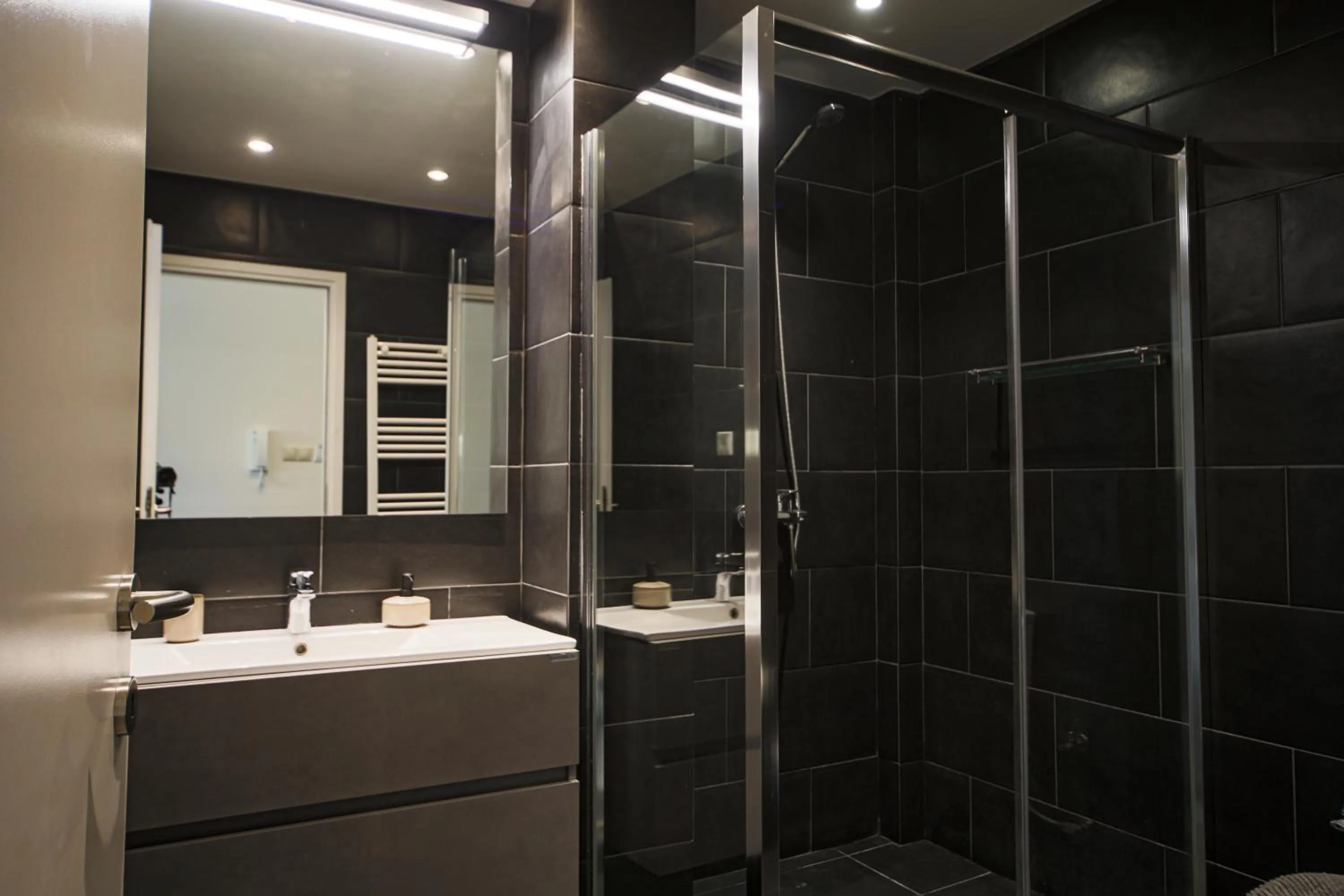 Shower in Elite Ermou Suites