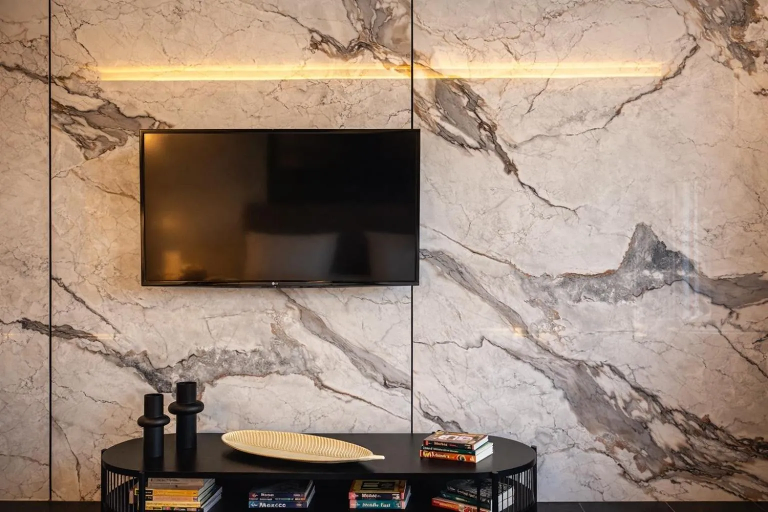 TV and multimedia in Elite Ermou Suites