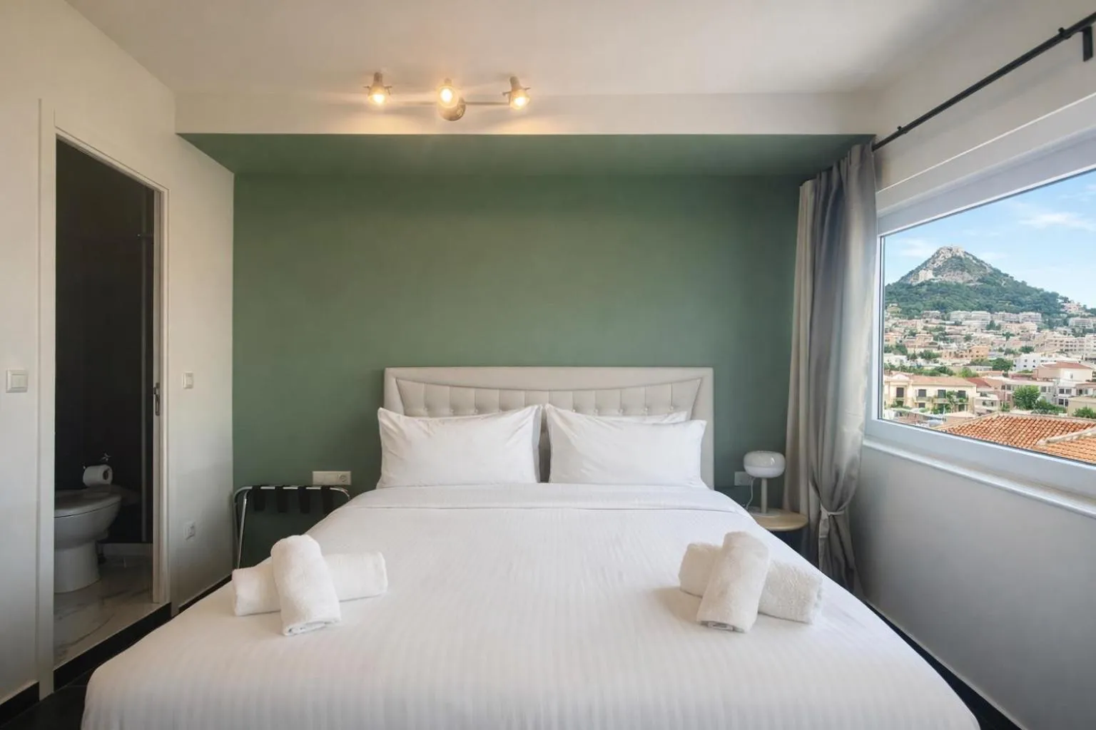 Bed in Elite Ermou Suites