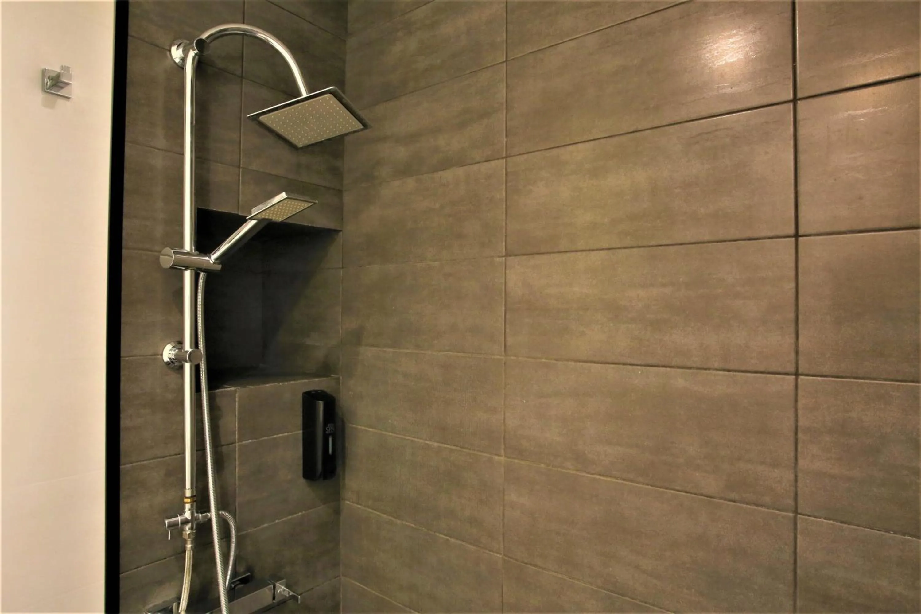 Shower in GK Athens by GK Properties