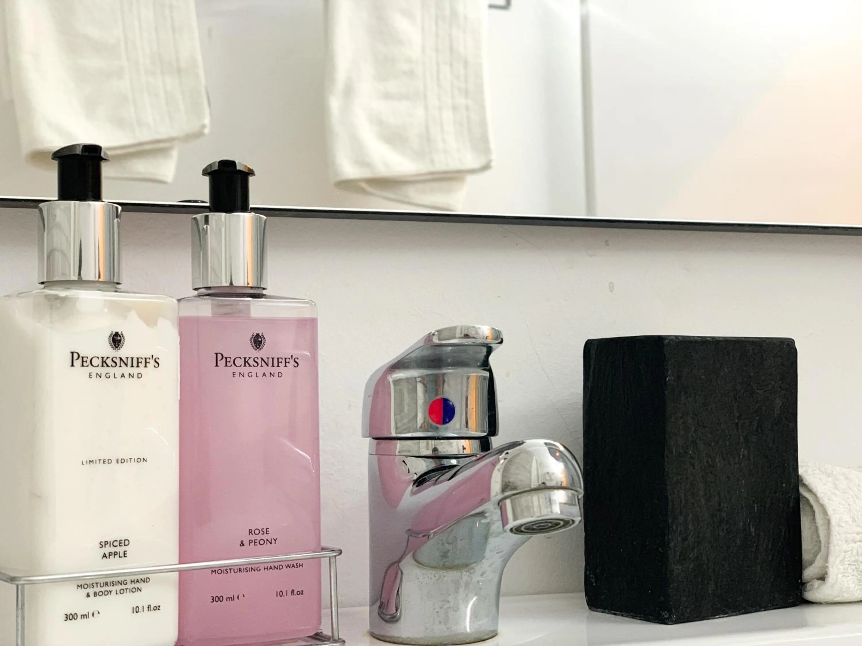 Bathroom in GK Athens by GK Properties