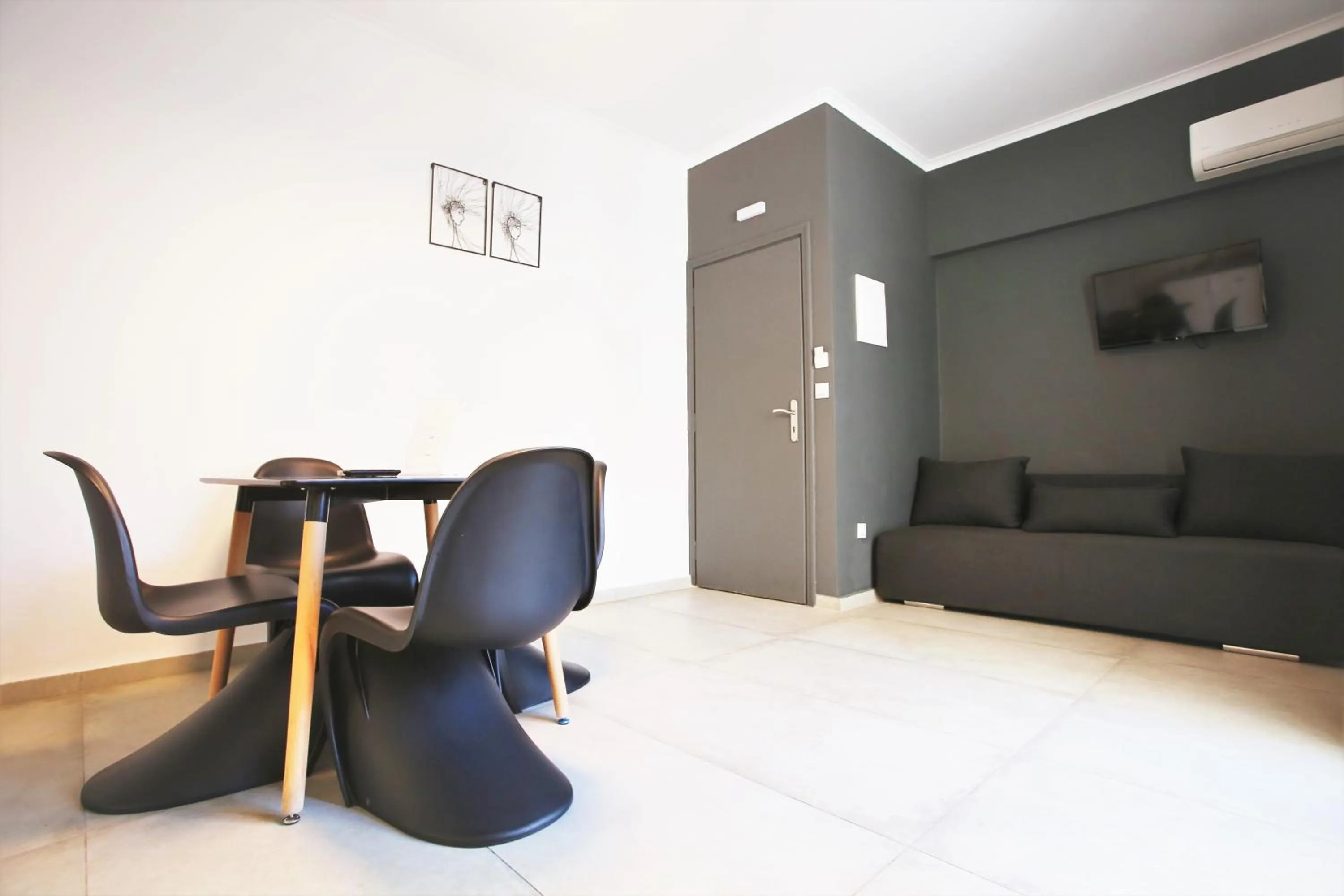 Living room in GK Athens by GK Properties