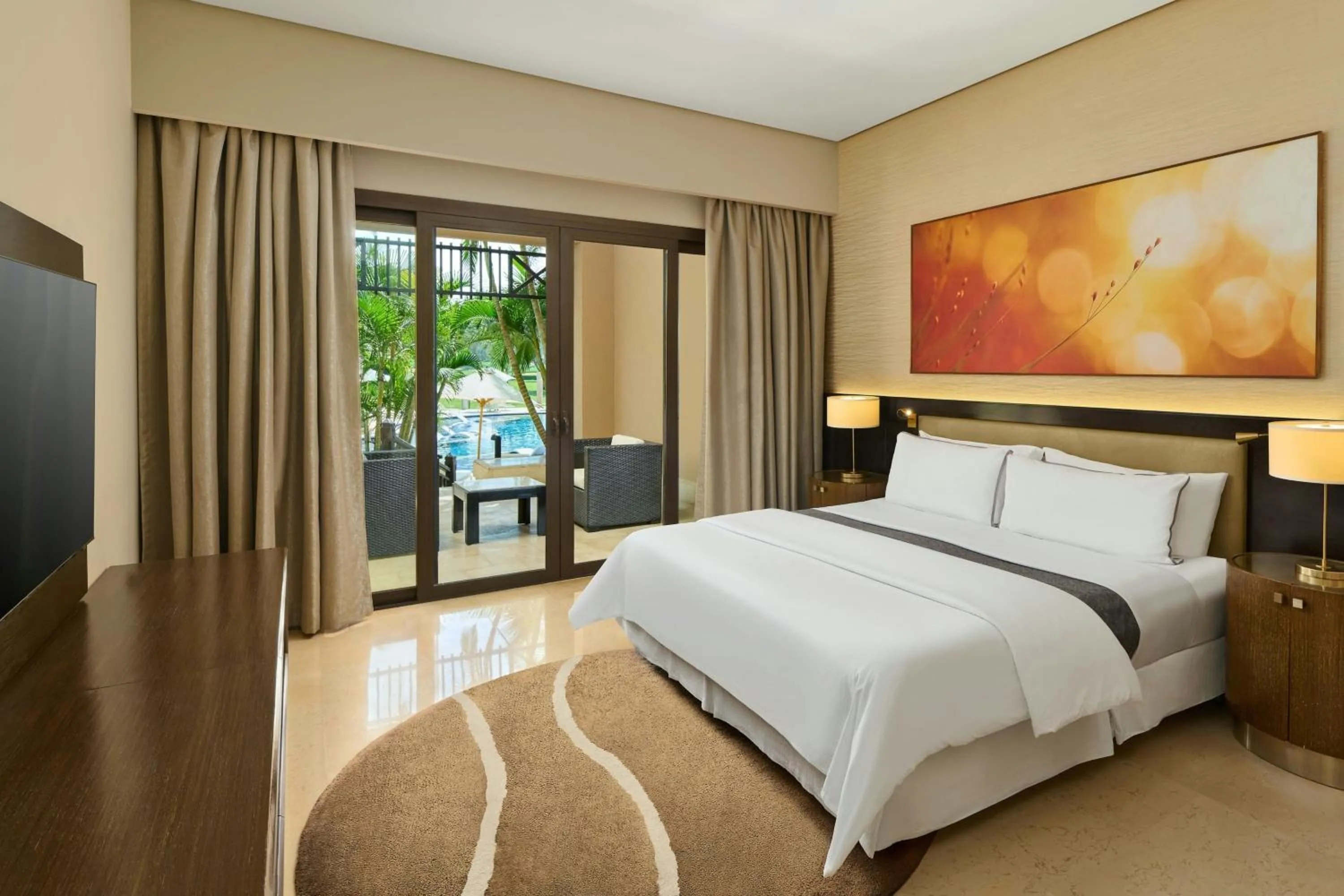 Swimming pool, Bed in The Westin Cairo Golf Resort & Spa, Katameya Dunes
