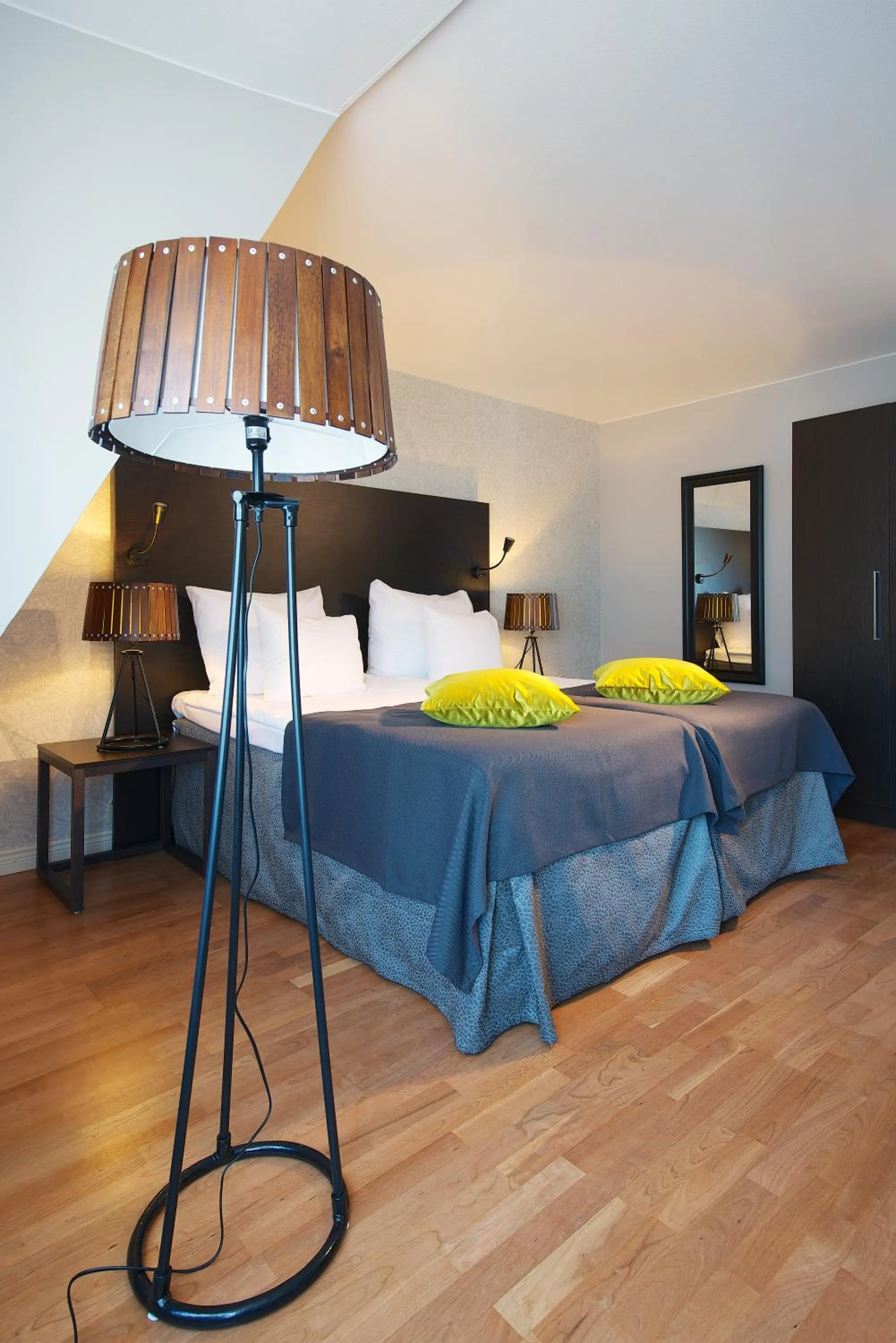 Bedroom, Bed in Home Hotel Plaza