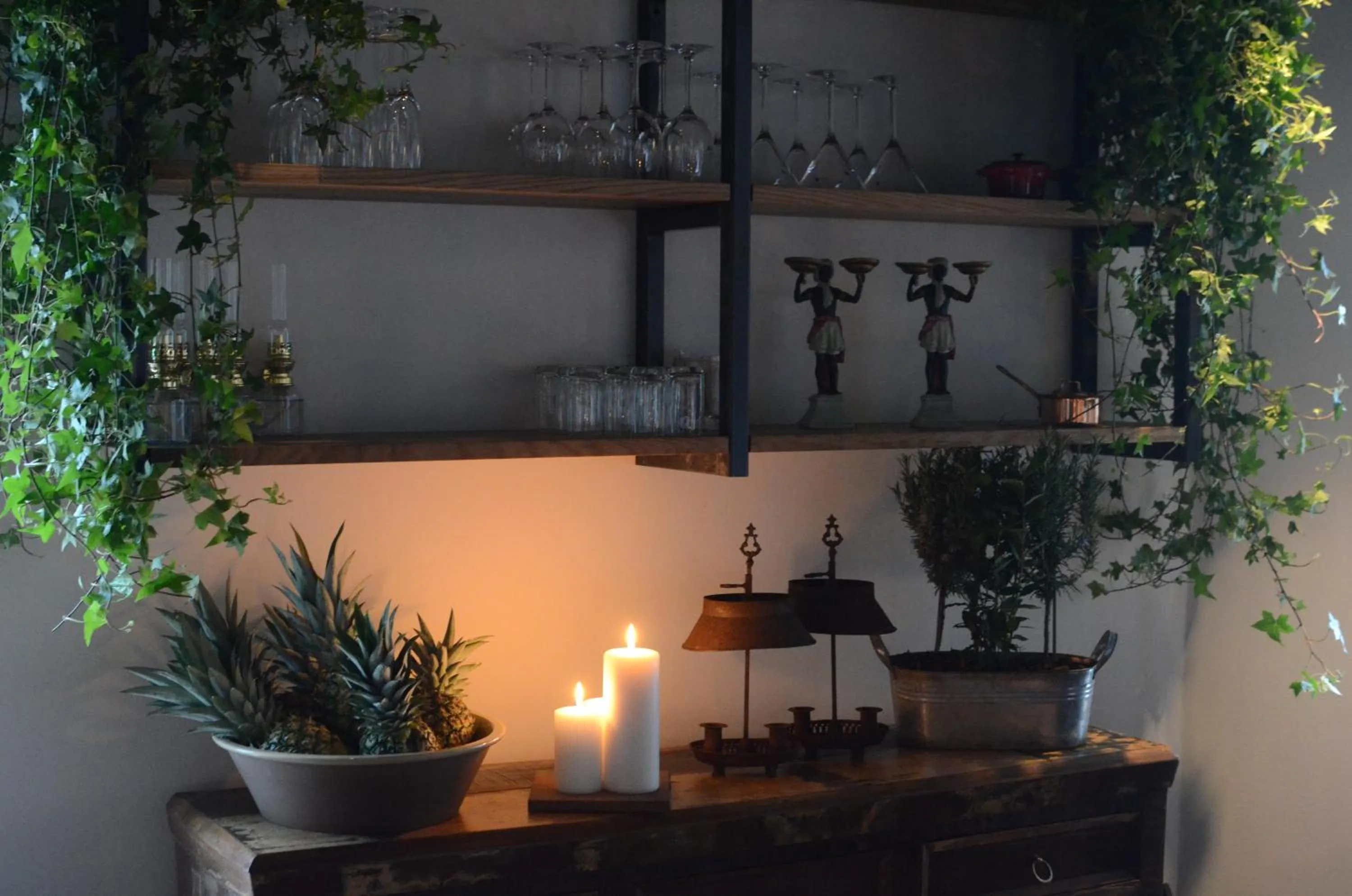 Restaurant/places to eat in Home Hotel Plaza