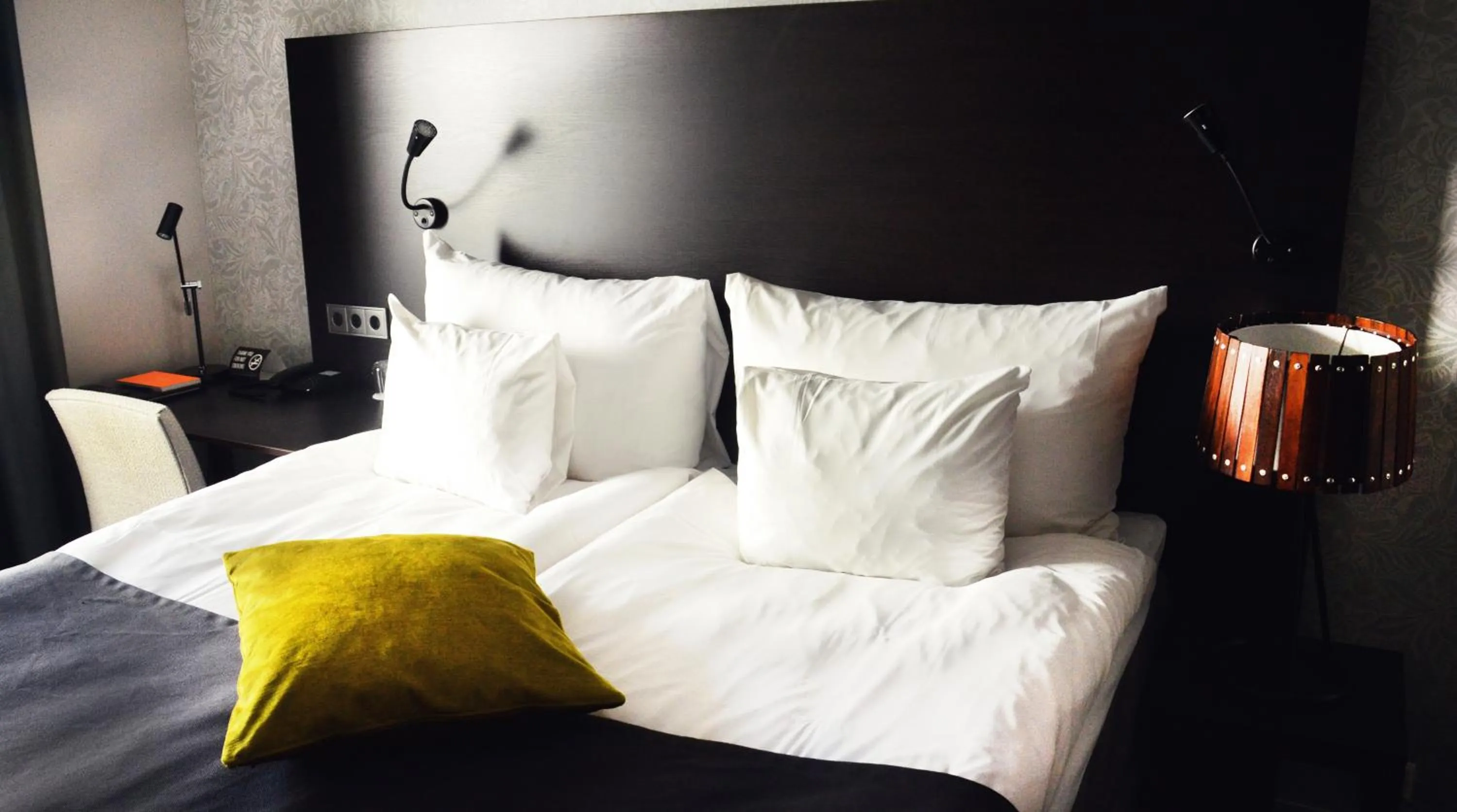 Bedroom, Bed in Home Hotel Plaza