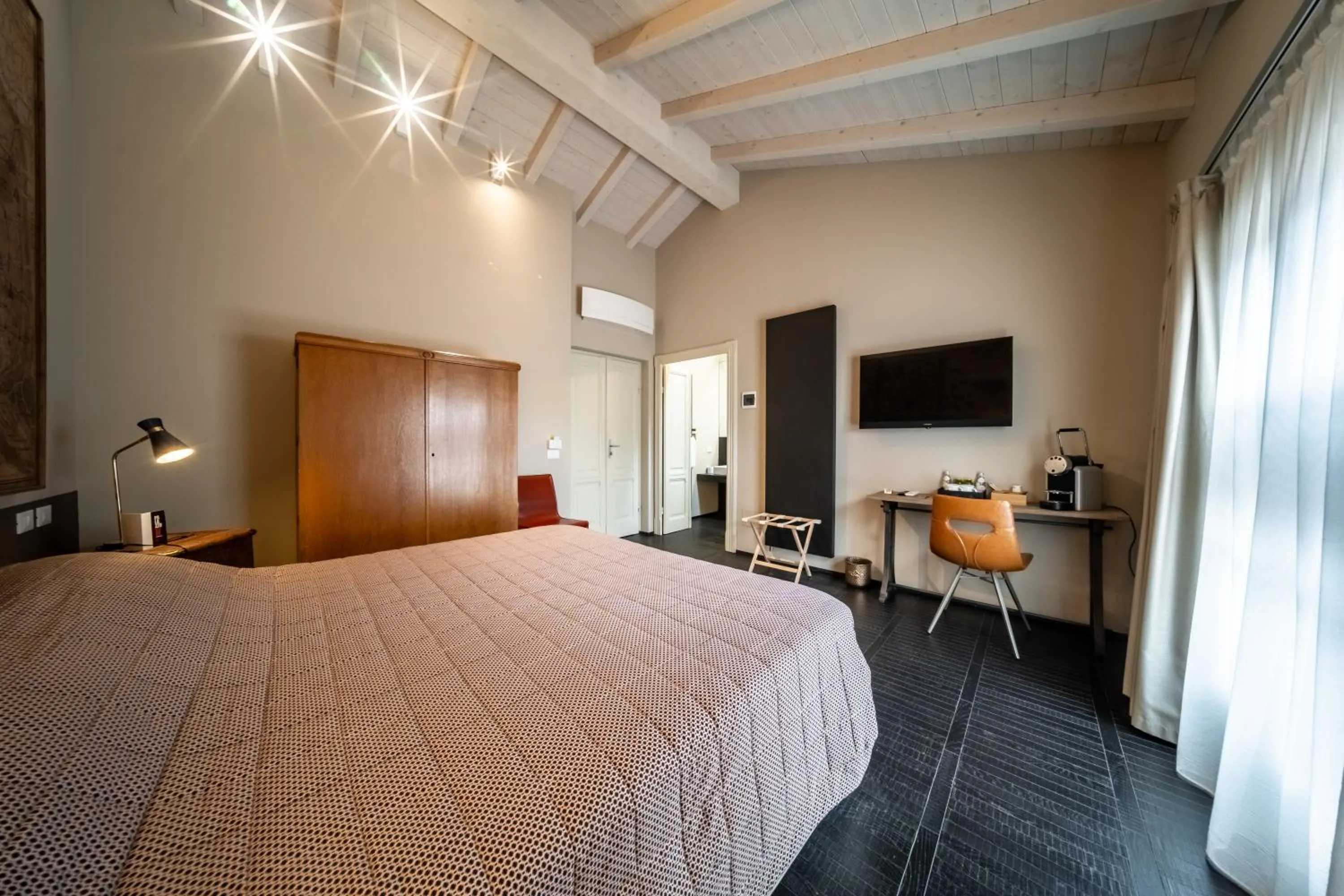 Bed in Palazzo Gozzi Bed & Beauty