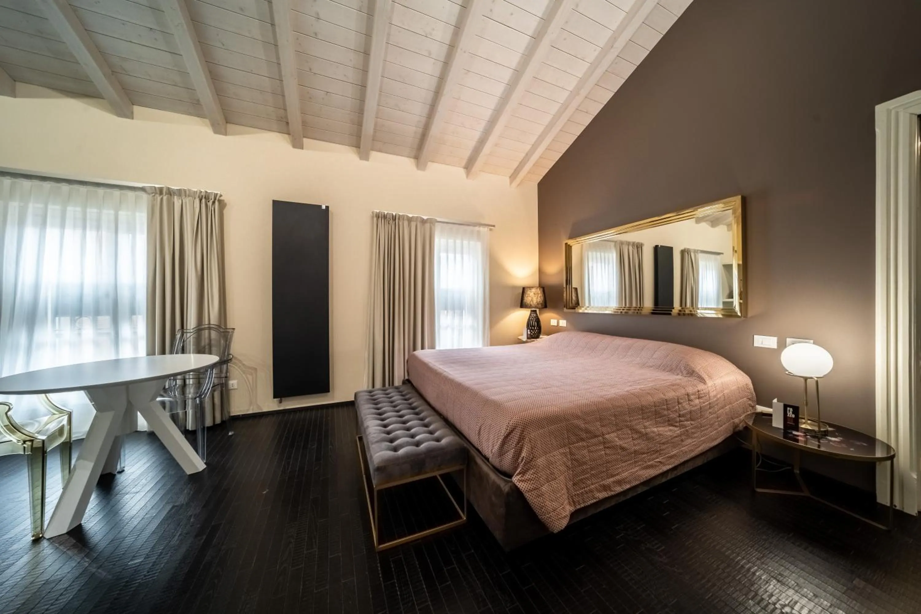 Bed in Palazzo Gozzi Bed & Beauty