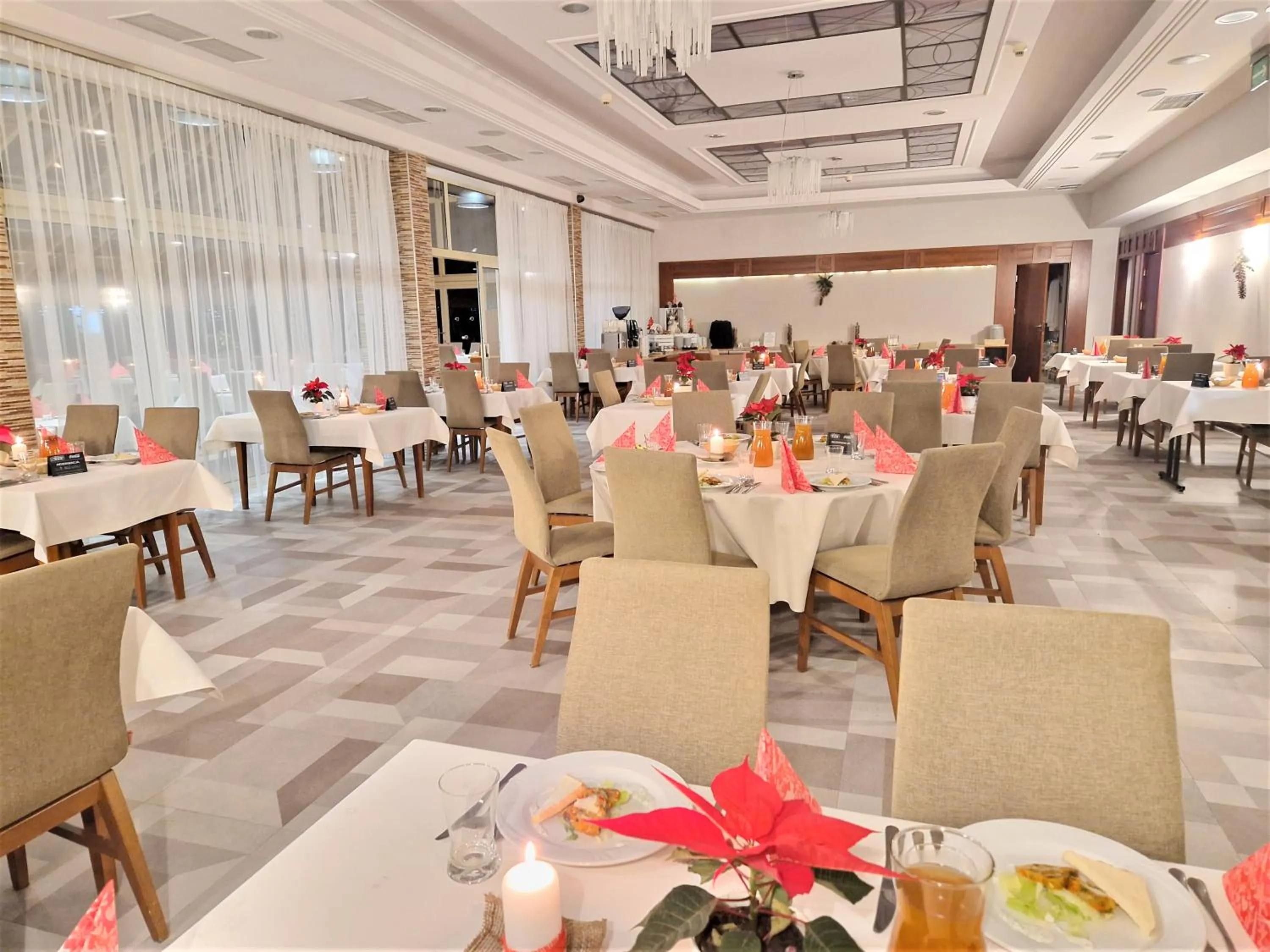 Restaurant/places to eat in Hotel Ostaniec