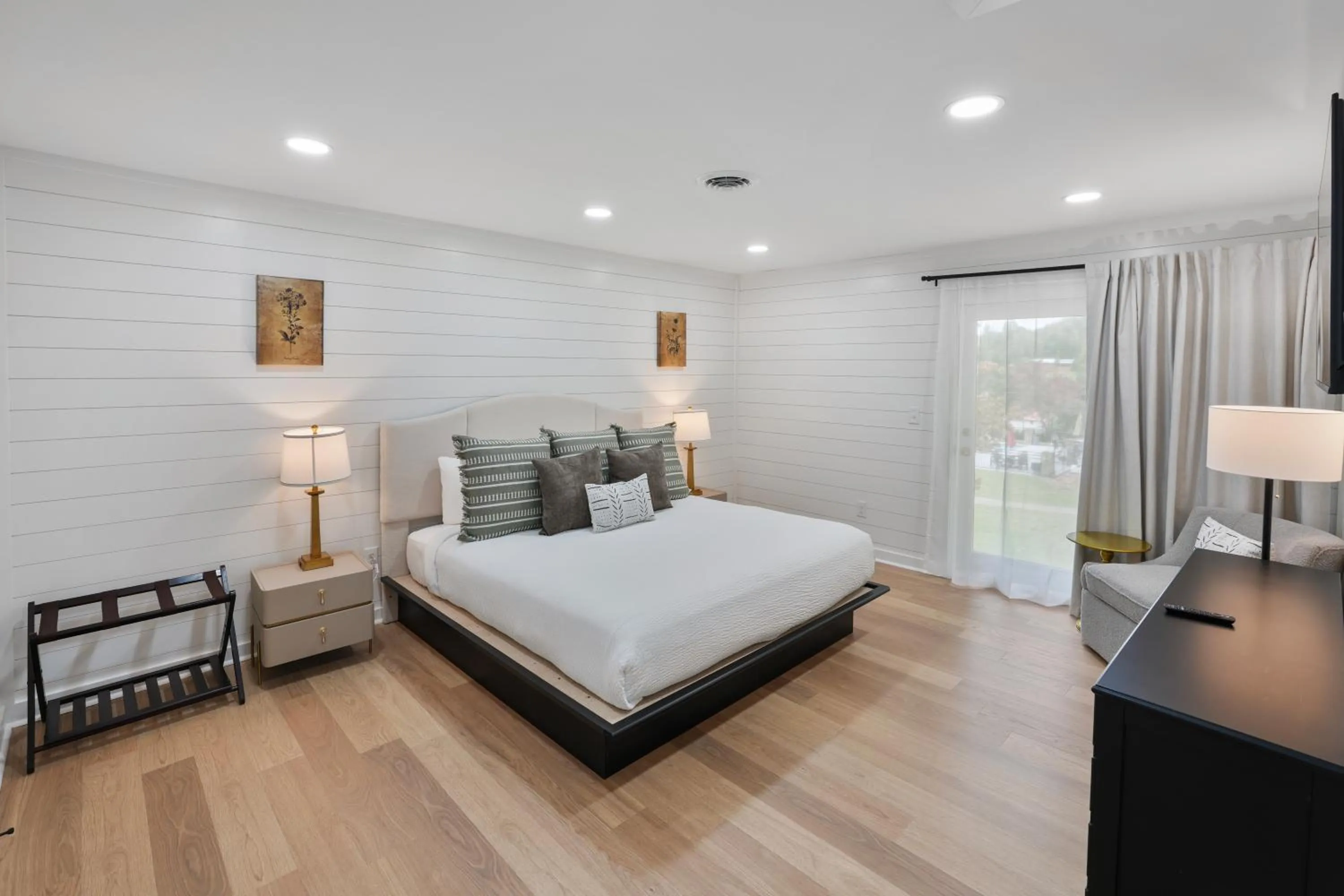 Bed in Tremont Lodge & Resort