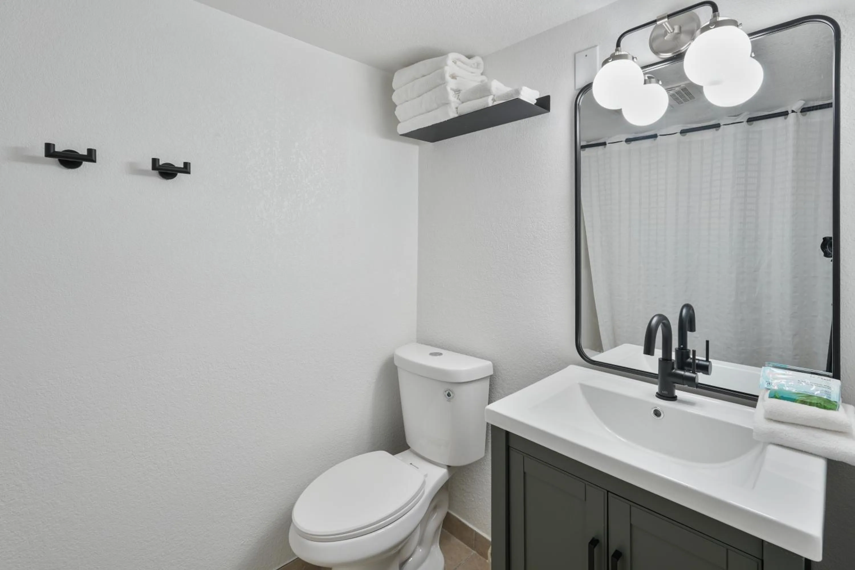 Toilet in Tremont Lodge & Resort